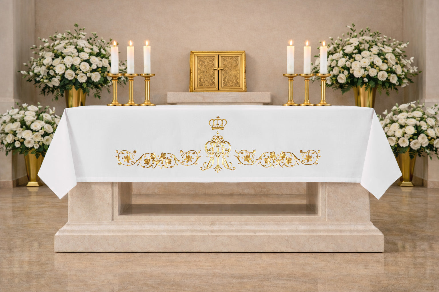 Toalha de altar com símbolo mariano bordado