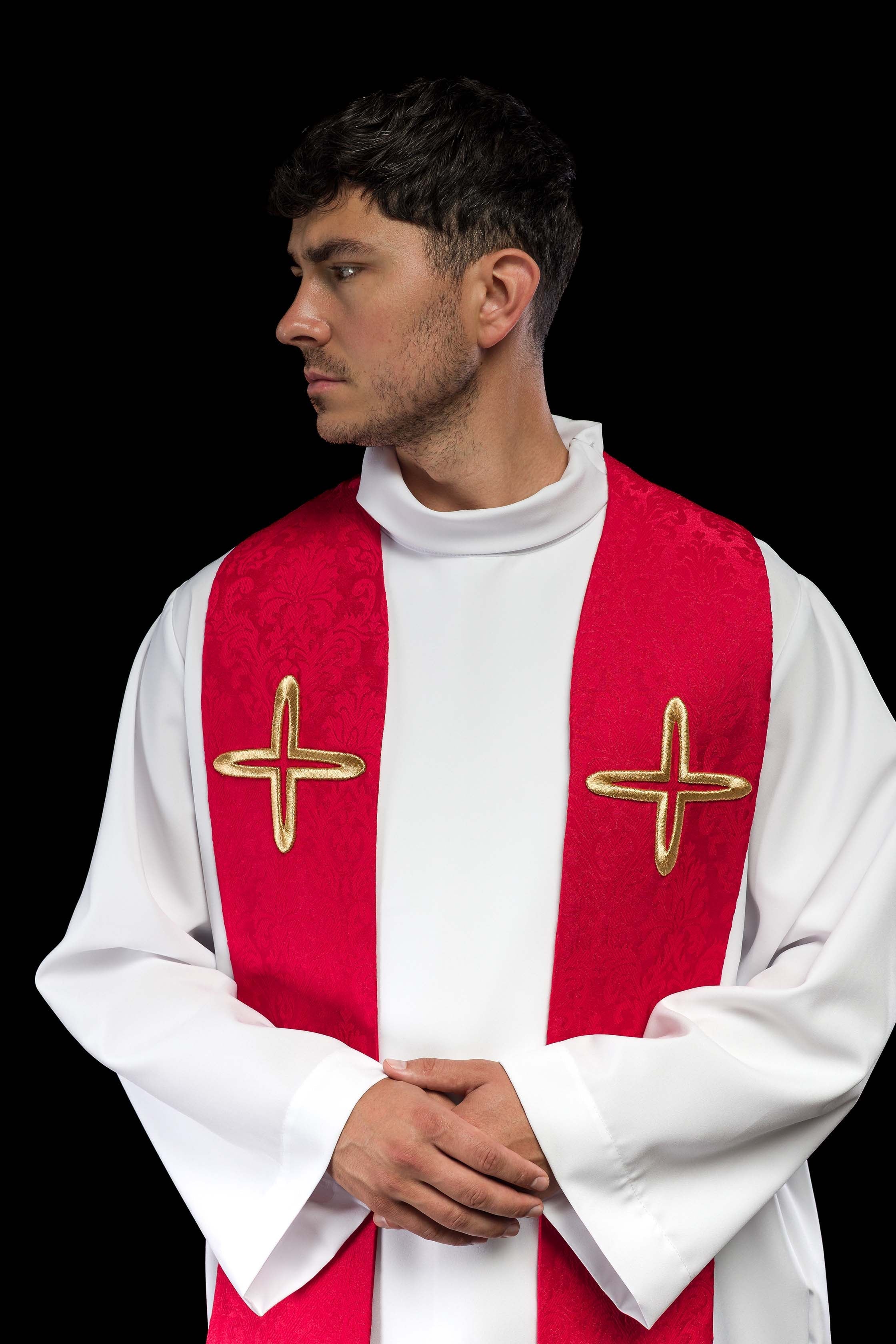 Estola bordada com motivos de cruzes vermelha - chasubles.com.br