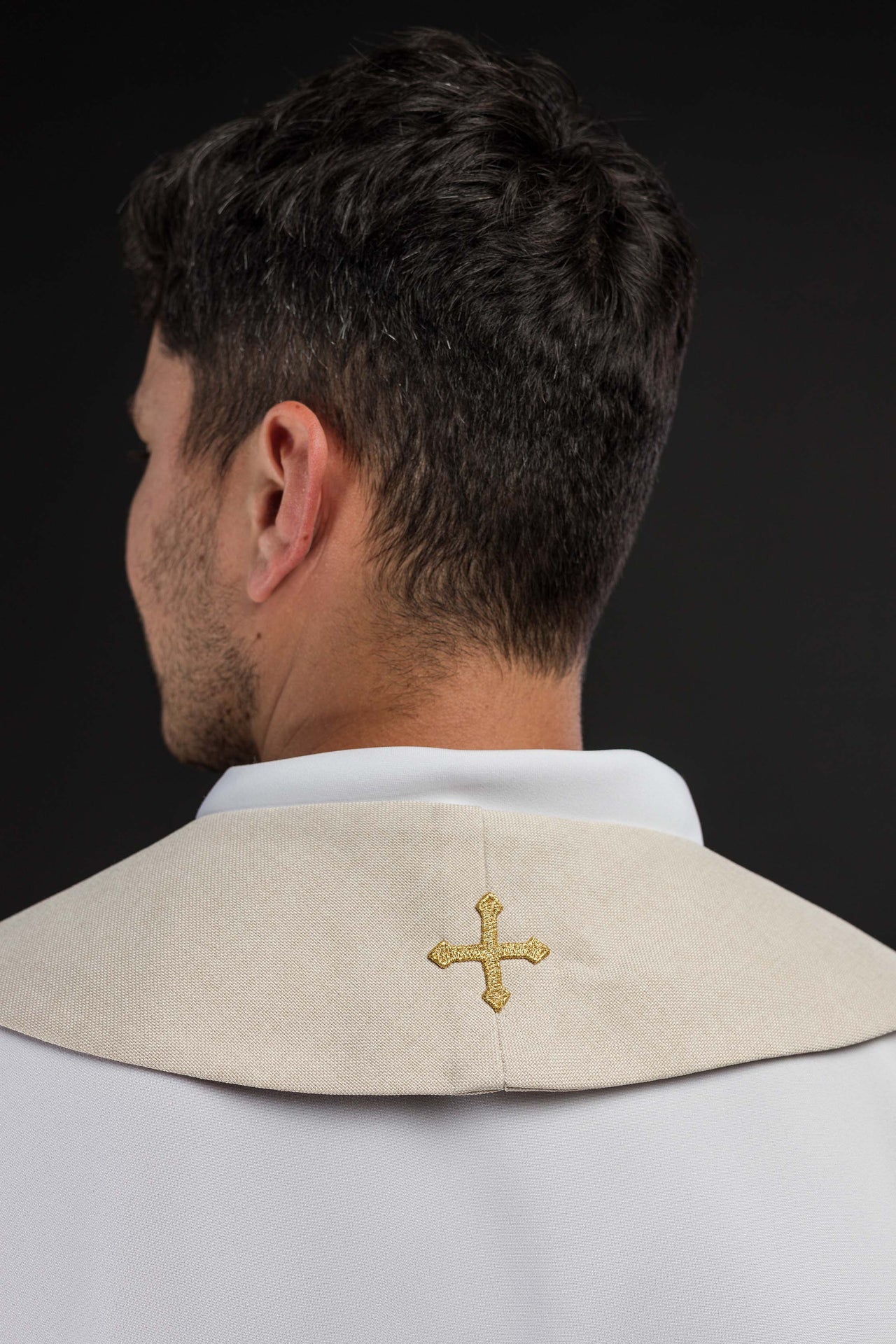 Estola bordada com motivo IHS creme - chasubles.com.br