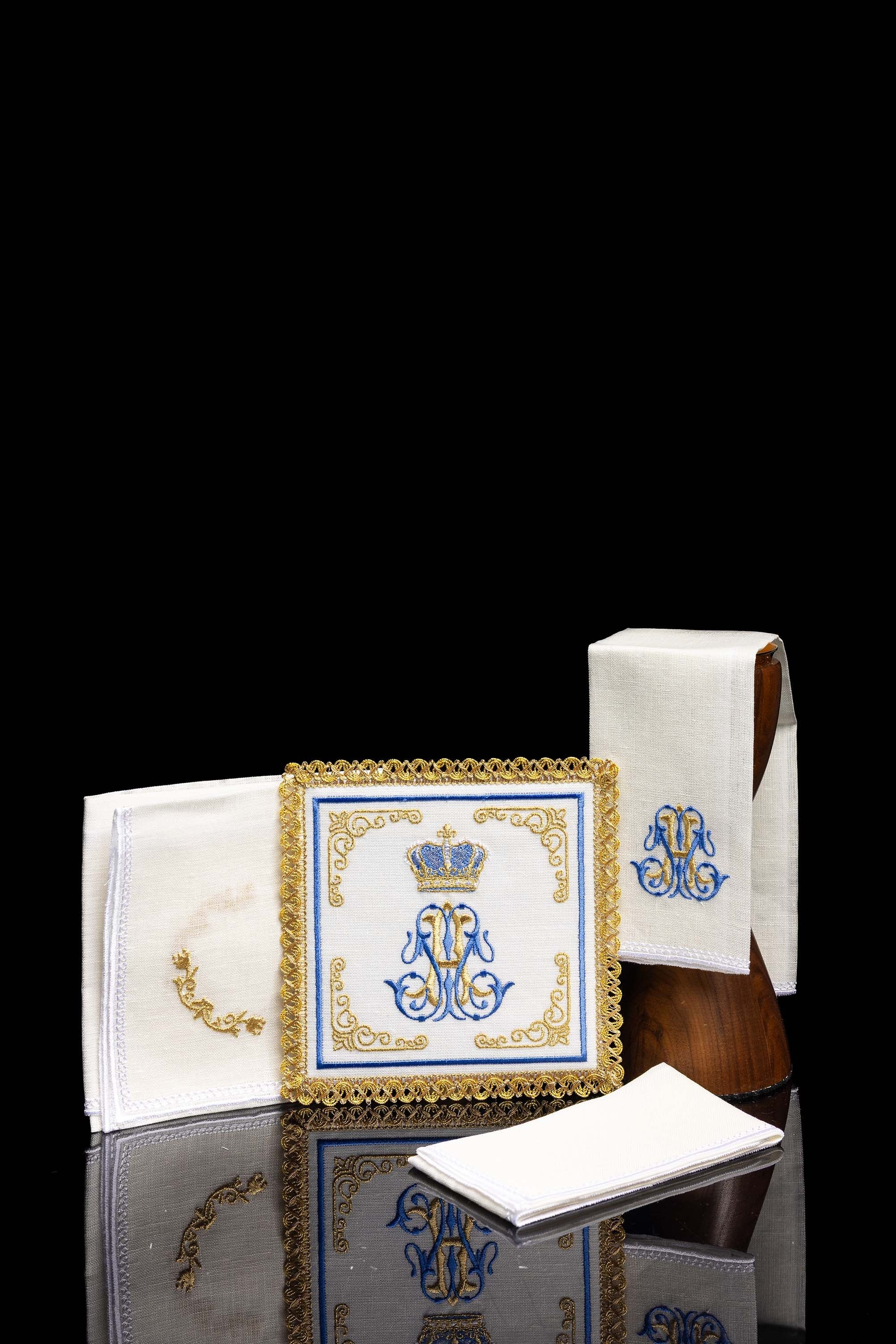 Conjunto de alfaias litúrgicas em linho com bordado mariano - chasubles.com.br