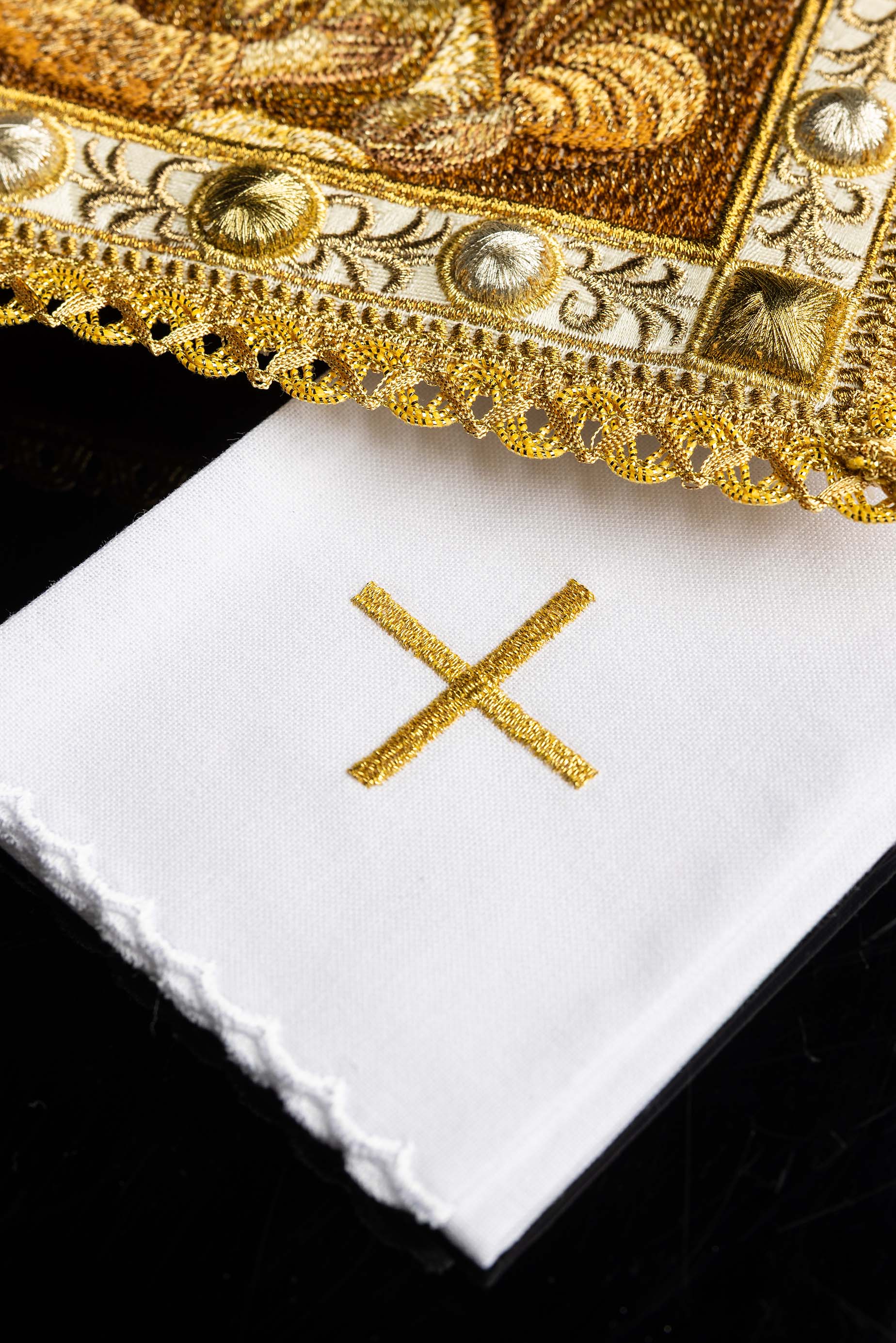 Conjunto de alfaias litúrgicas para o Natal com imagem da Sagrada Família - chasubles.com.br