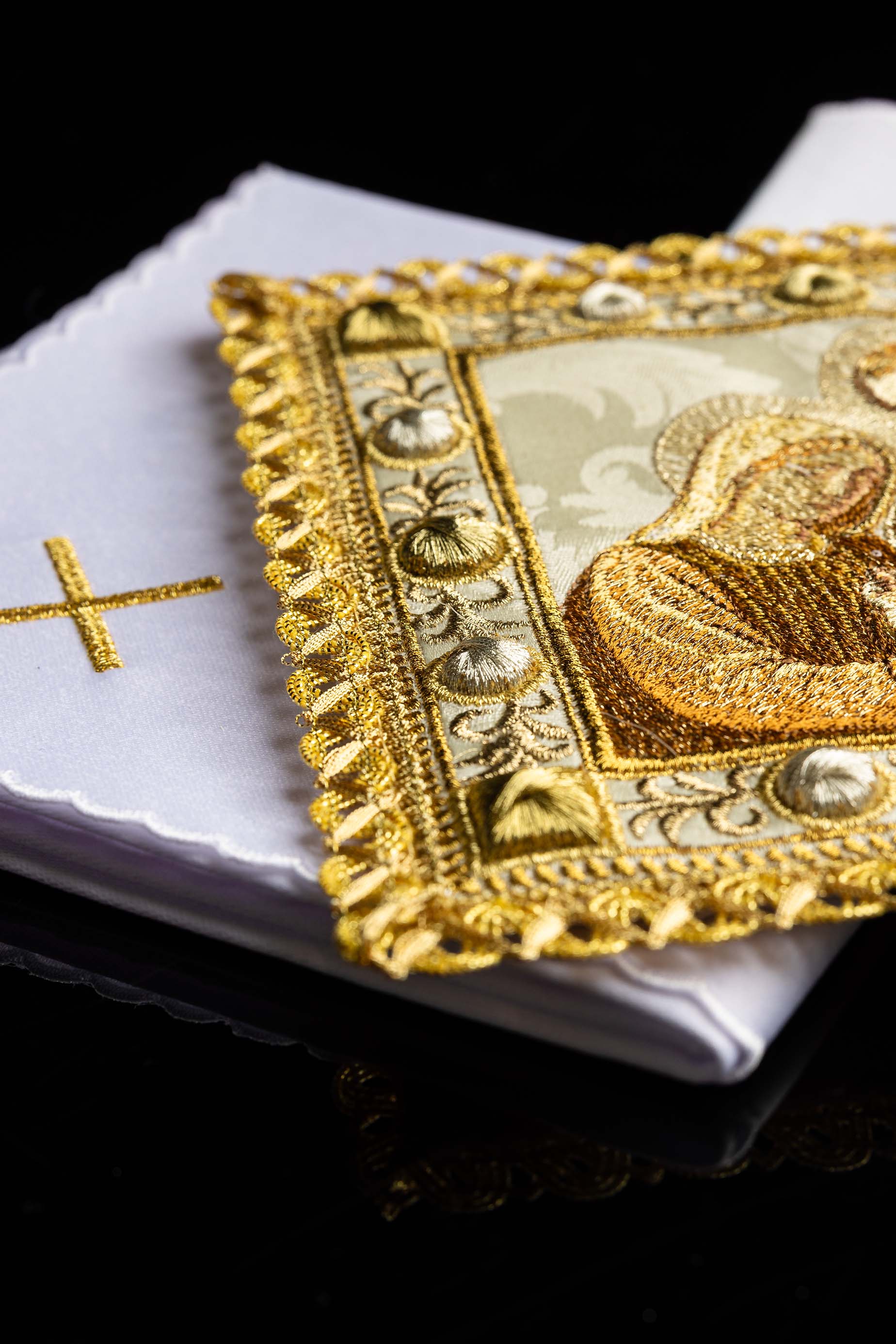 Conjunto de alfaias litúrgicas para o Natal com imagem da Sagrada Família - chasubles.com.br