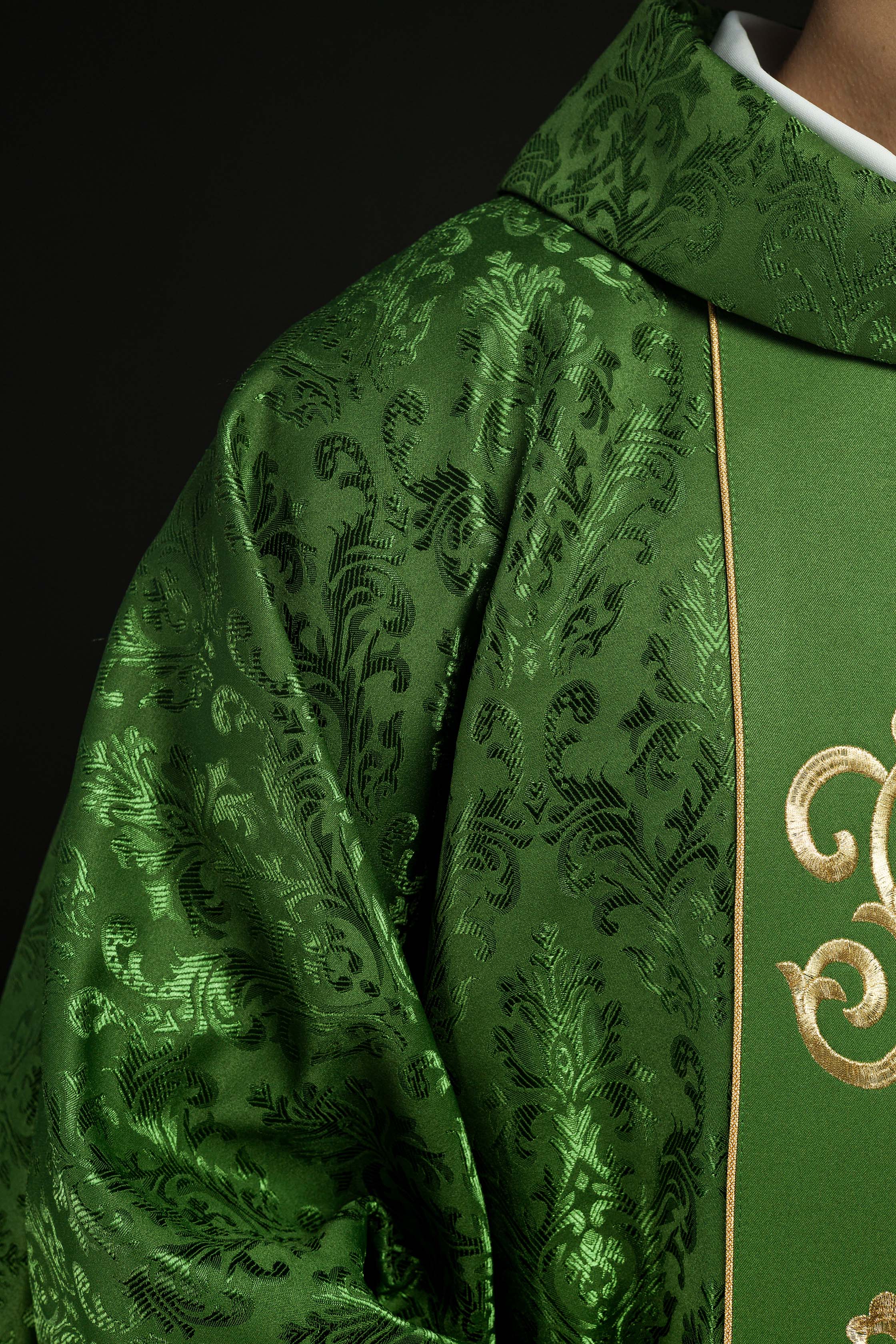 Casula verde com bordado IHS