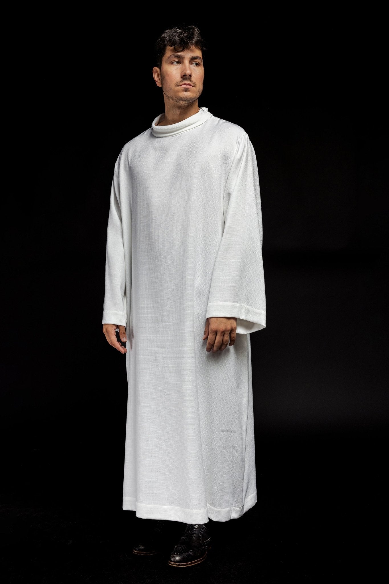 Alva sacerdotal de linho com tecido de trama natural branca