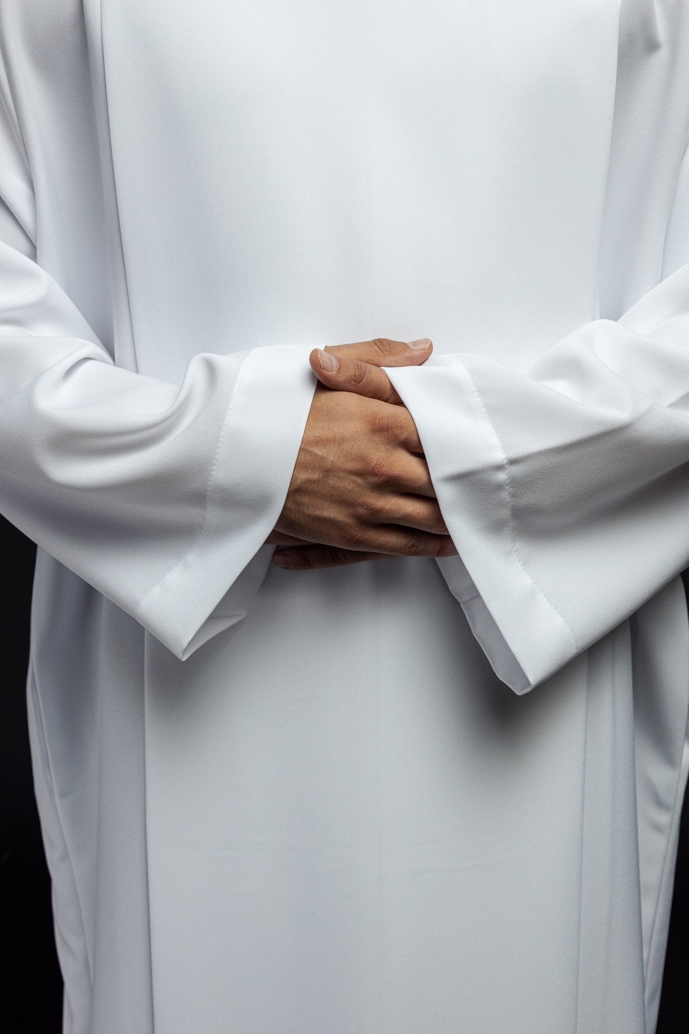 Alva sacerdotal lisa com gola alta branca