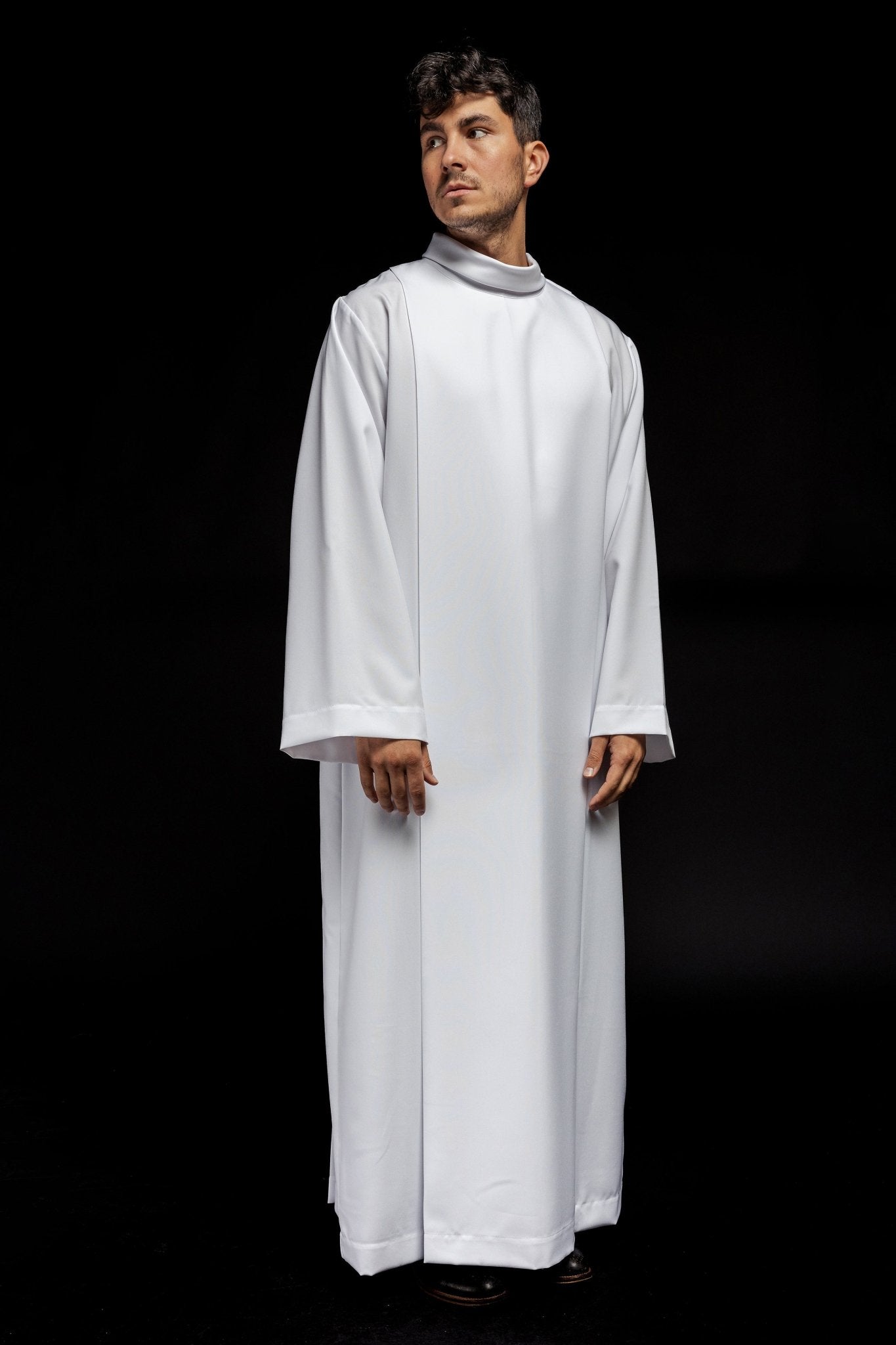 Alva sacerdotal lisa com gola alta branca