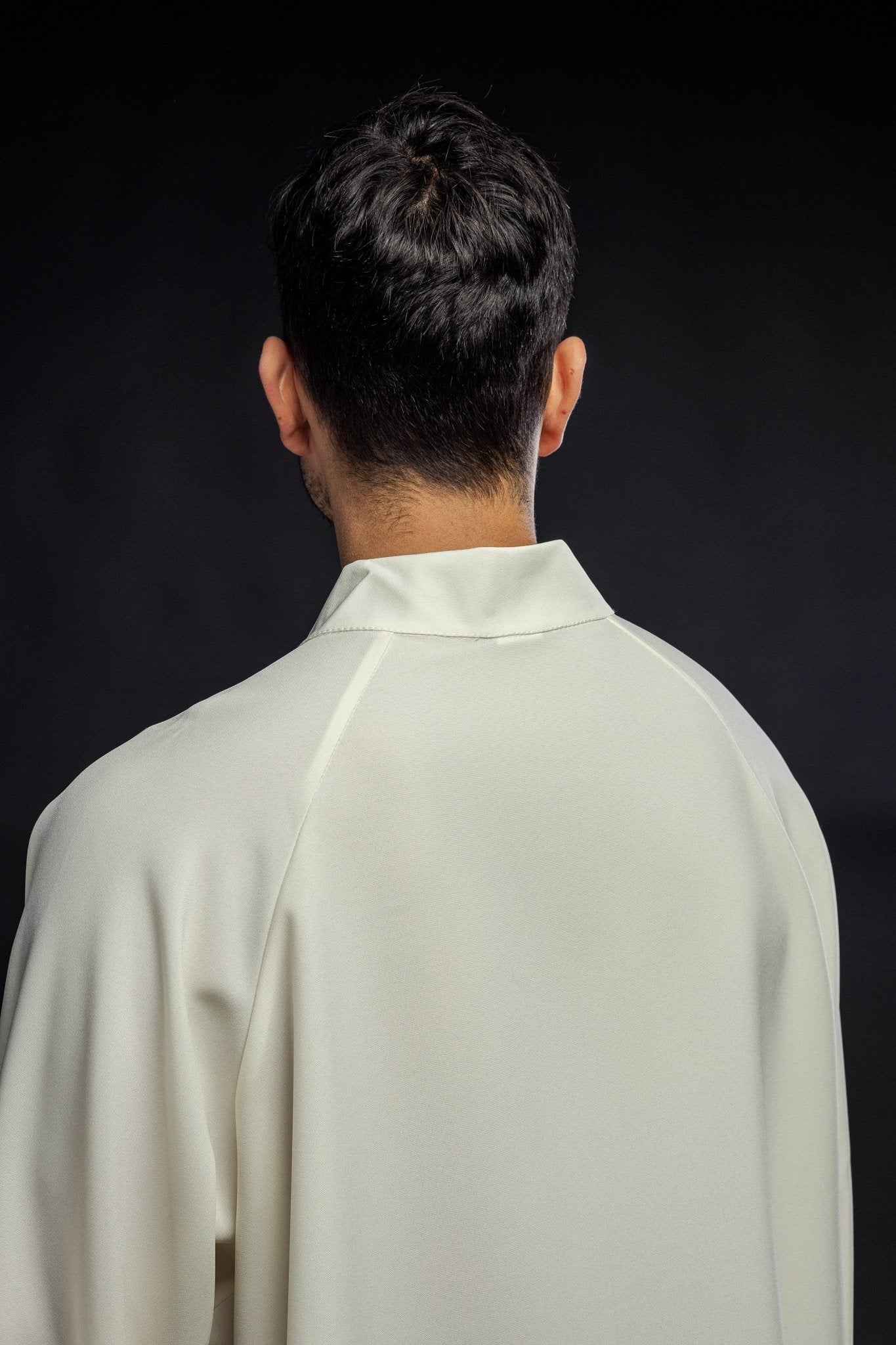 Alva sacerdotal com zíper frontal creme