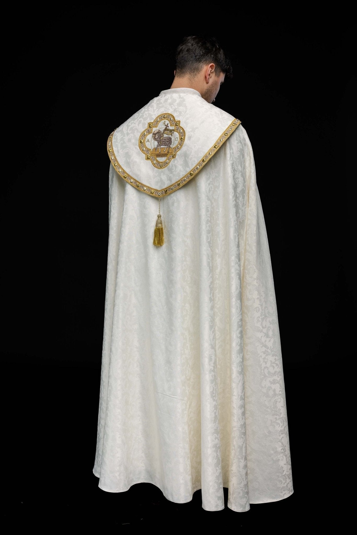 Capa de asperges com Cordeiro Pascal confeccionada em tecido ornamental