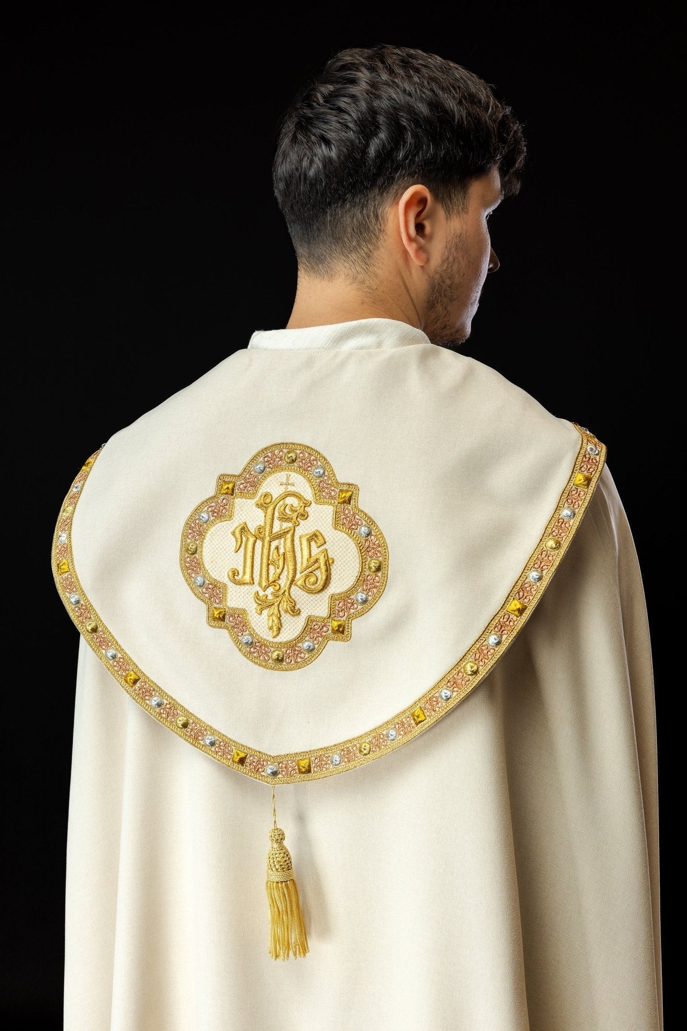 Capa de asperges litúrgica creme com IHS dourado