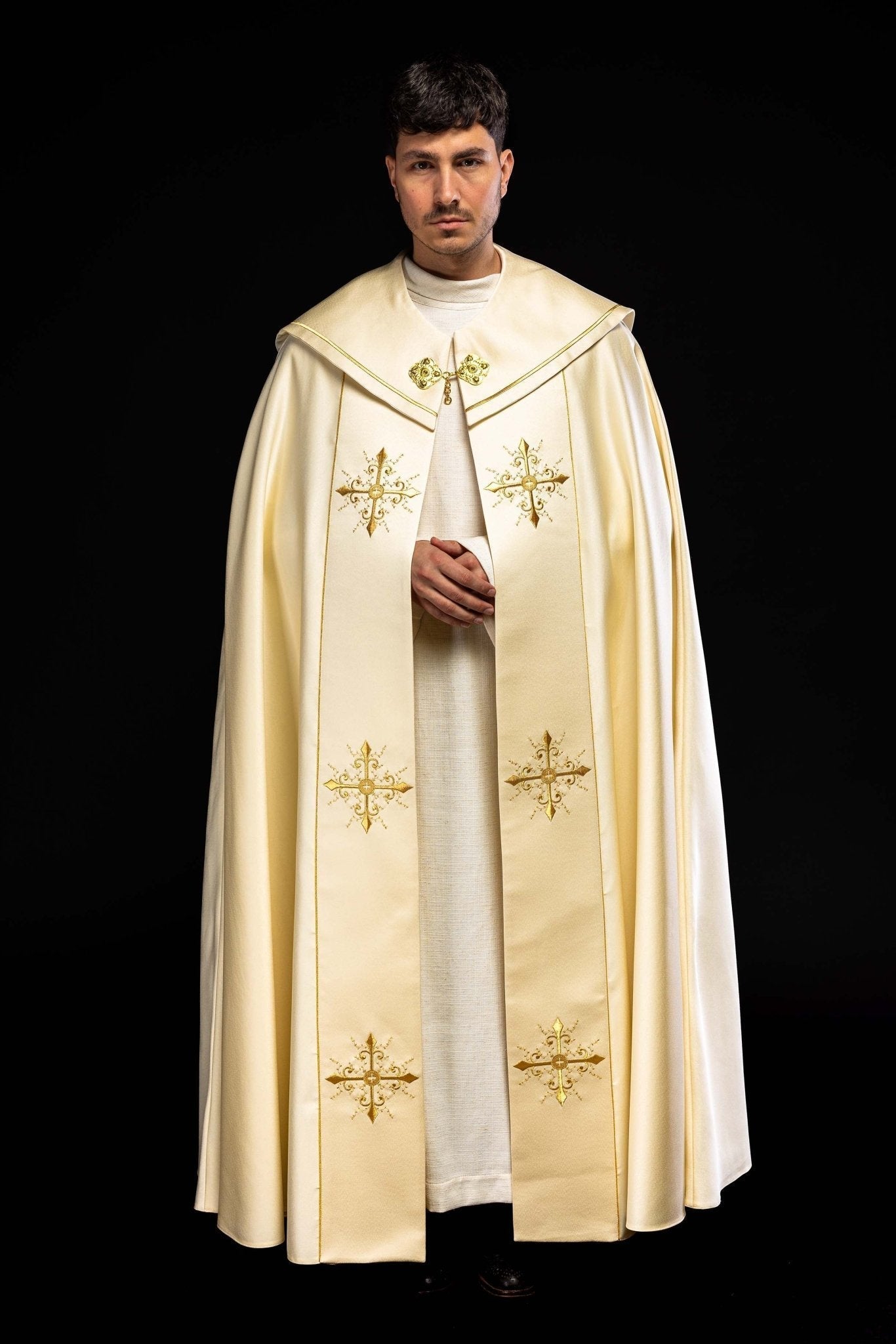 Capa de asperges litúrgica bordada creme