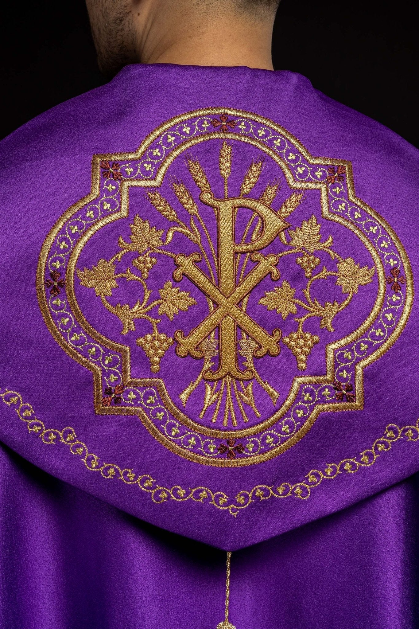 Capa de asperges eucarística monograma Chi-Rho roxa