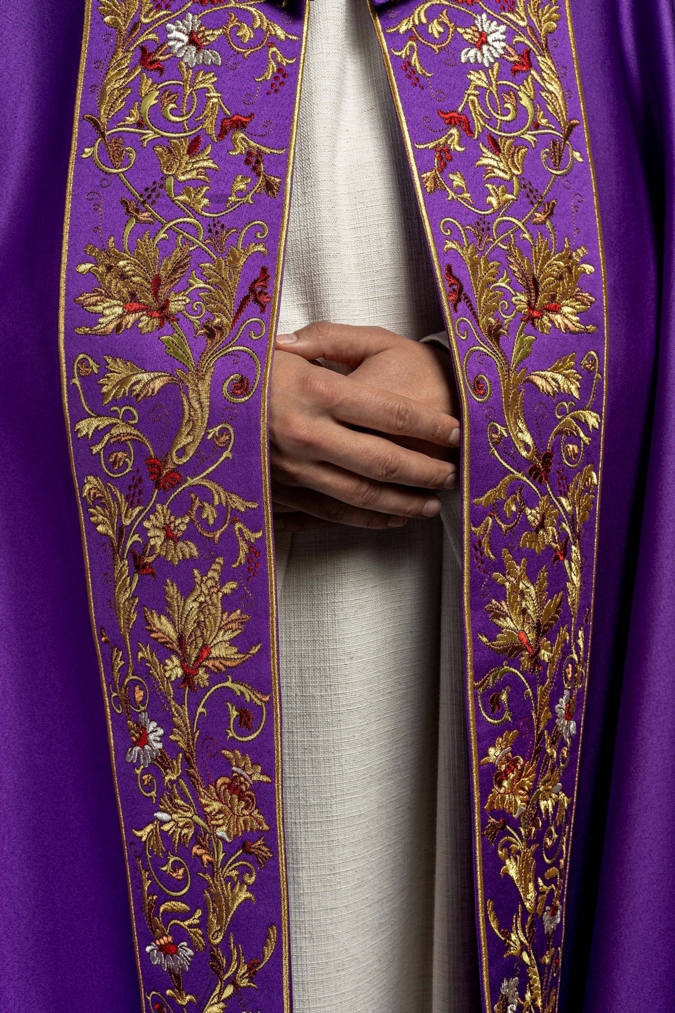 Capa de asperges eucarística monograma Chi-Rho roxa