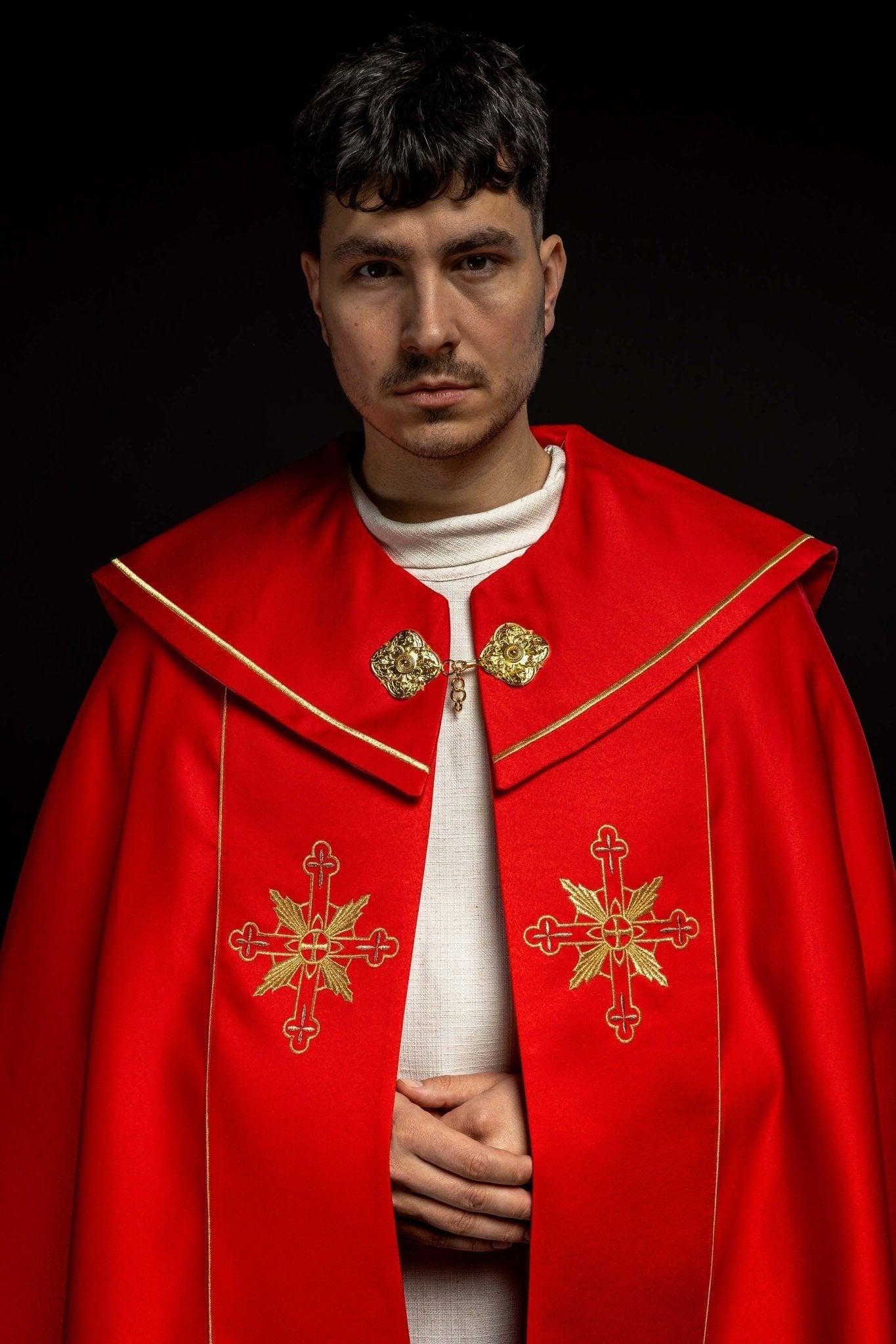 Capa de asperges eucarística monograma IHS vermelha