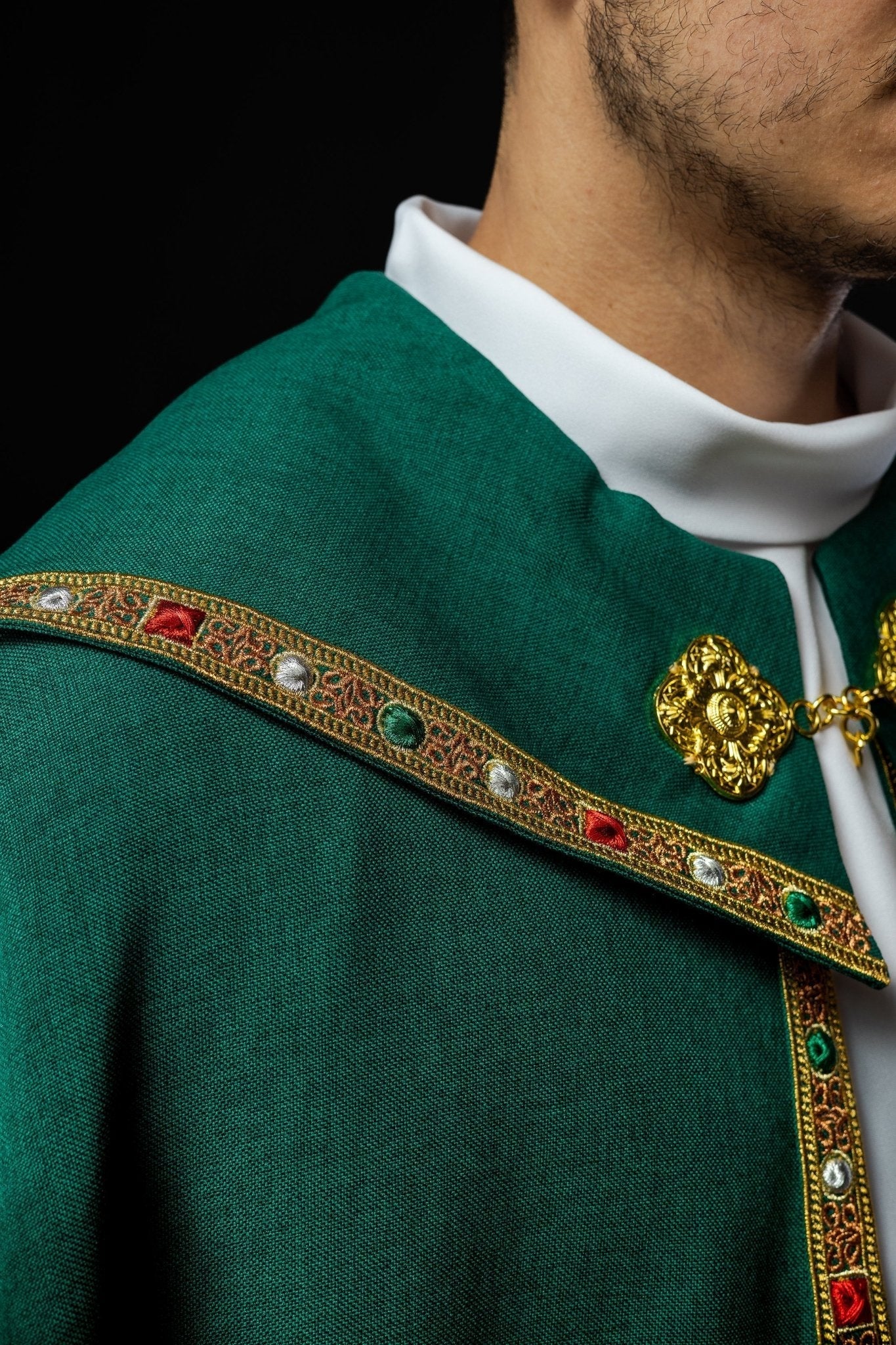 Capa de asperges verde com IHS dourado