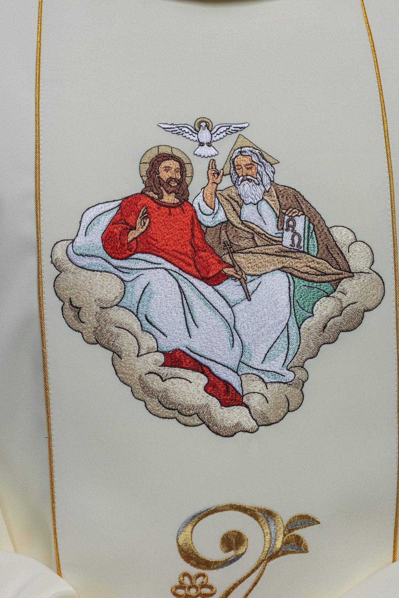 Casula bordada com imagem da Santíssima Trindade