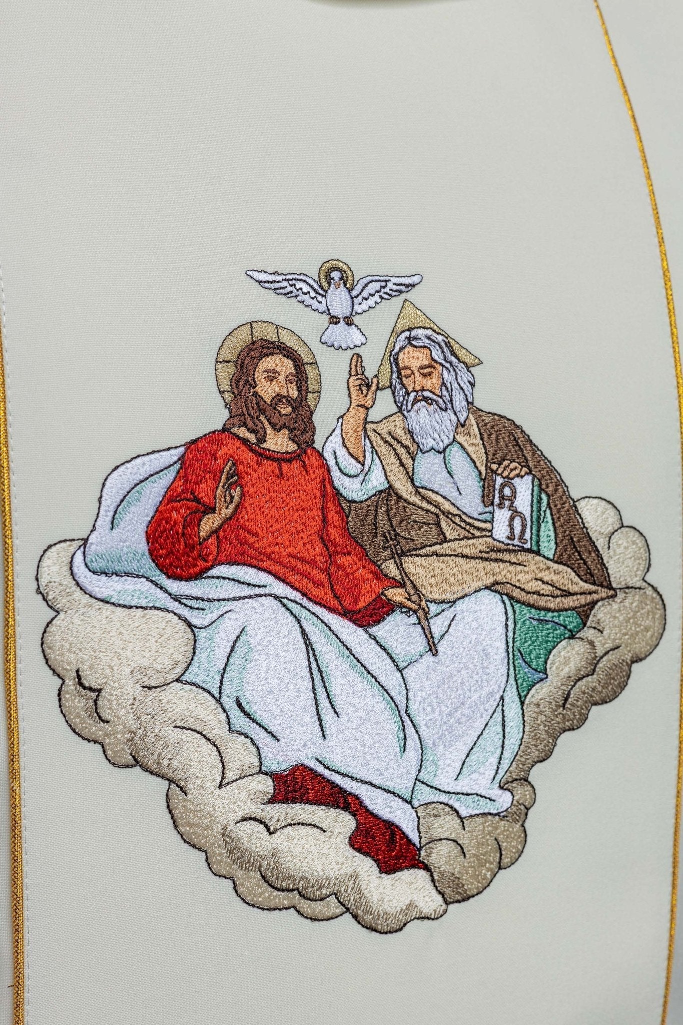 Casula bordada com imagem da Santíssima Trindade