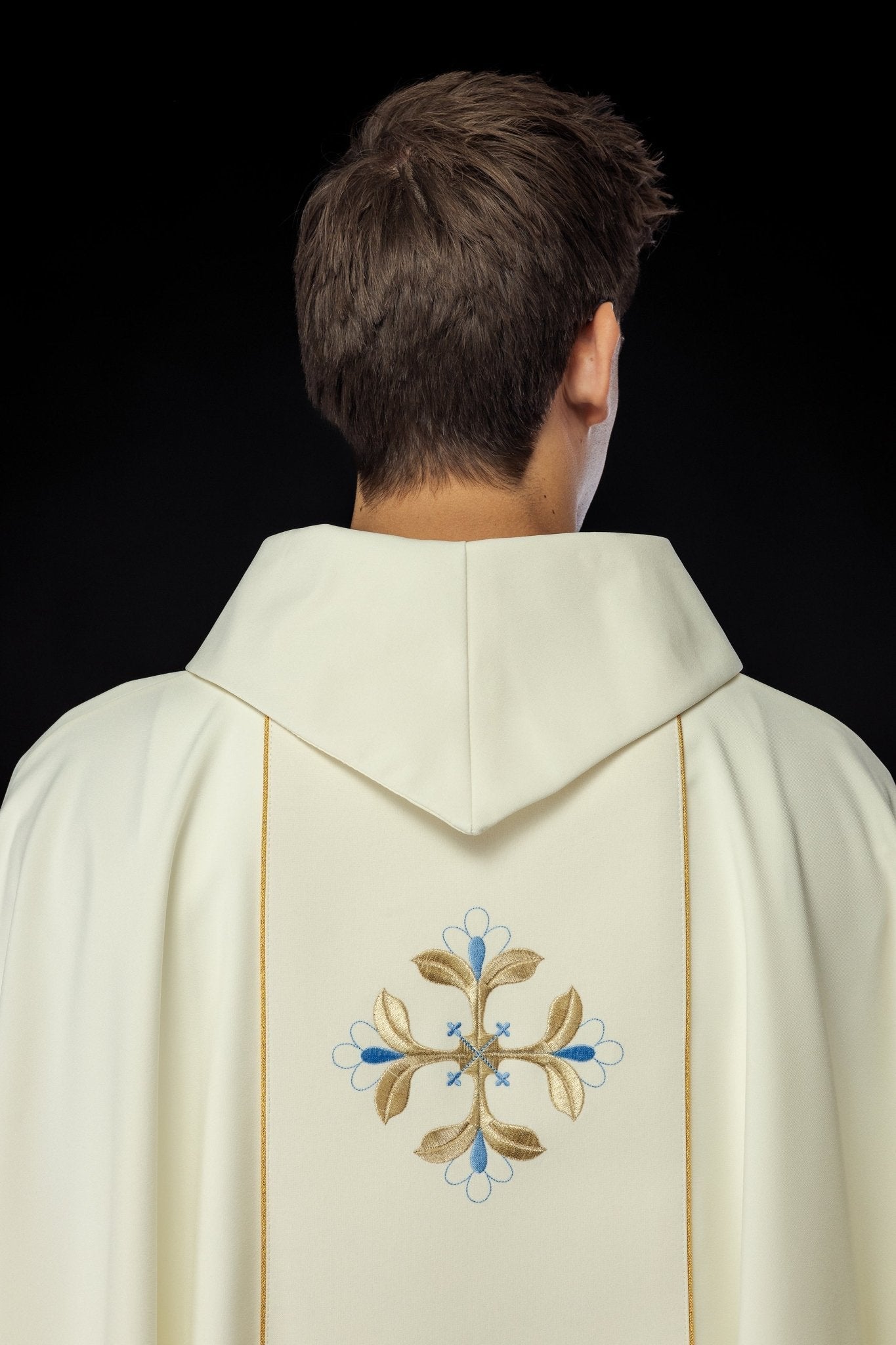 Casula bordada com imagem de Nossa Senhora com o Menino Jesus