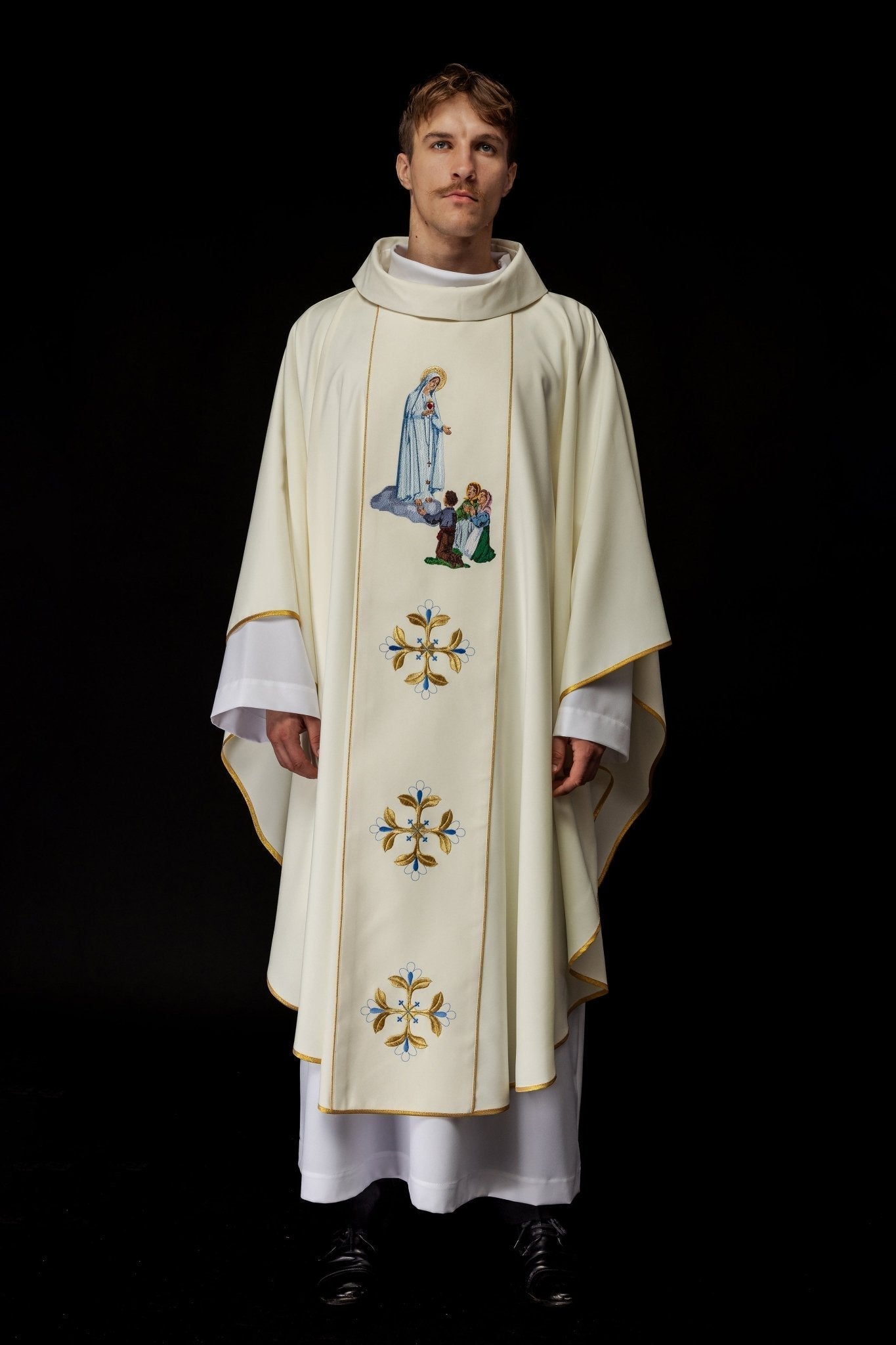 Casula bordada com imagem de Nossa Senhora de Fátima