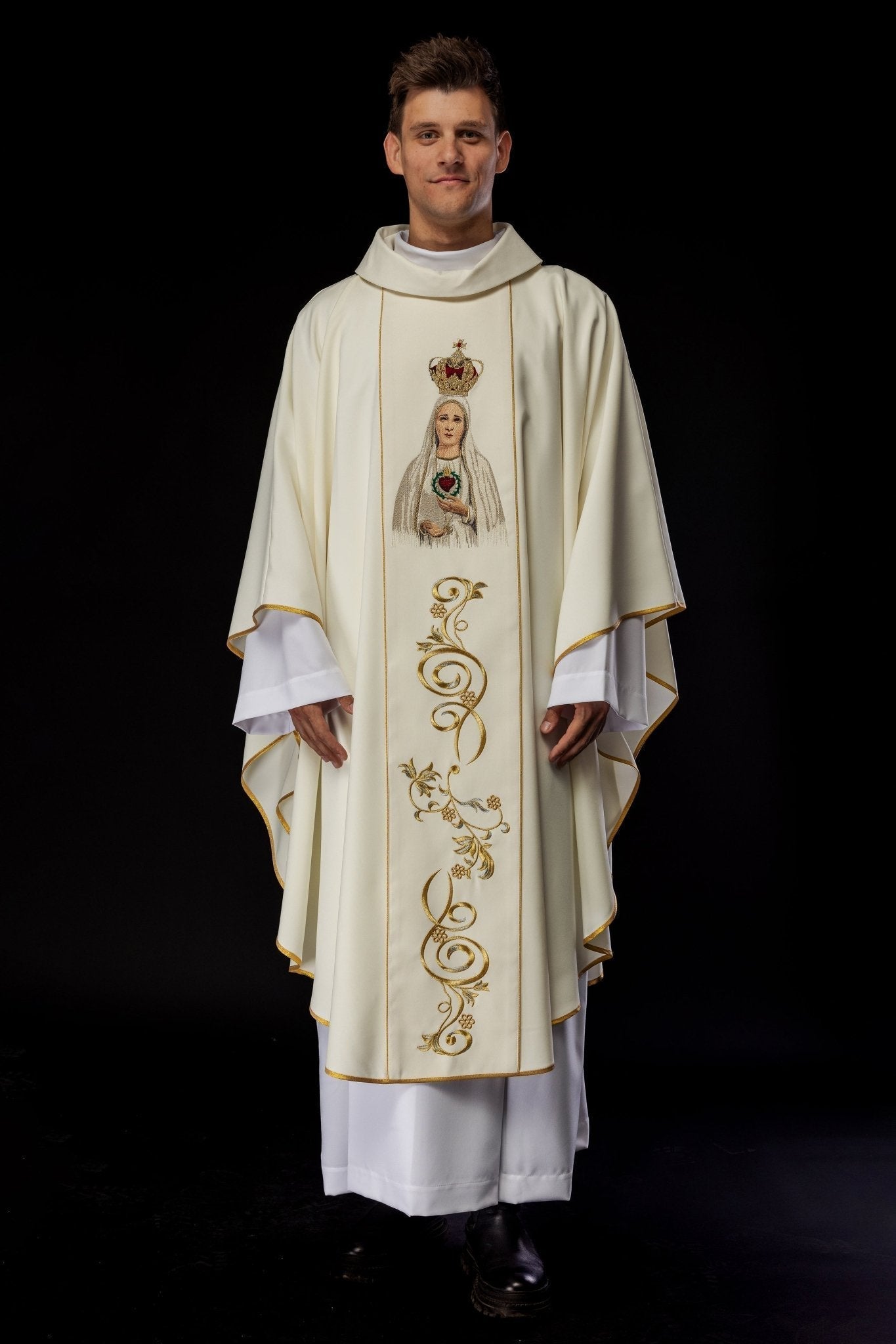 Casula bordada com imagem de Nossa Senhora de Fátima