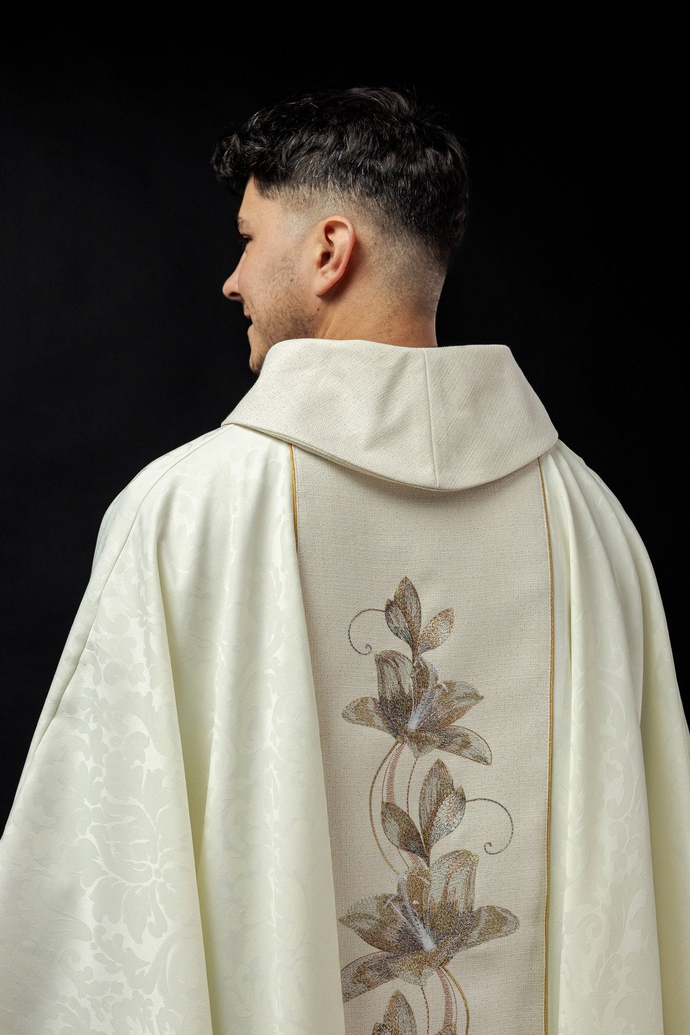 Casula bordada com imagem de Nossa Senhora de Guadalupe