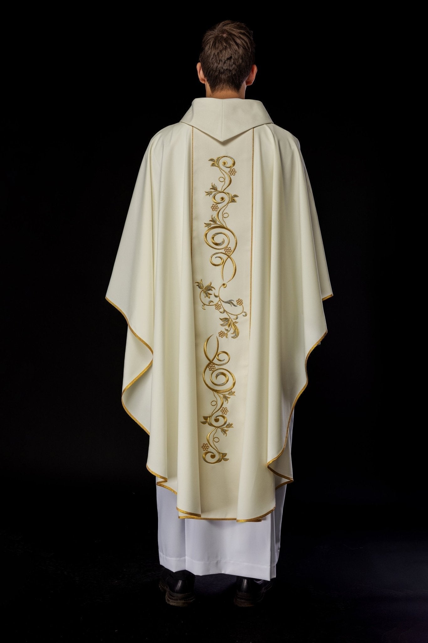 Casula bordada com imagem de Nossa Senhora de Ostrabrama