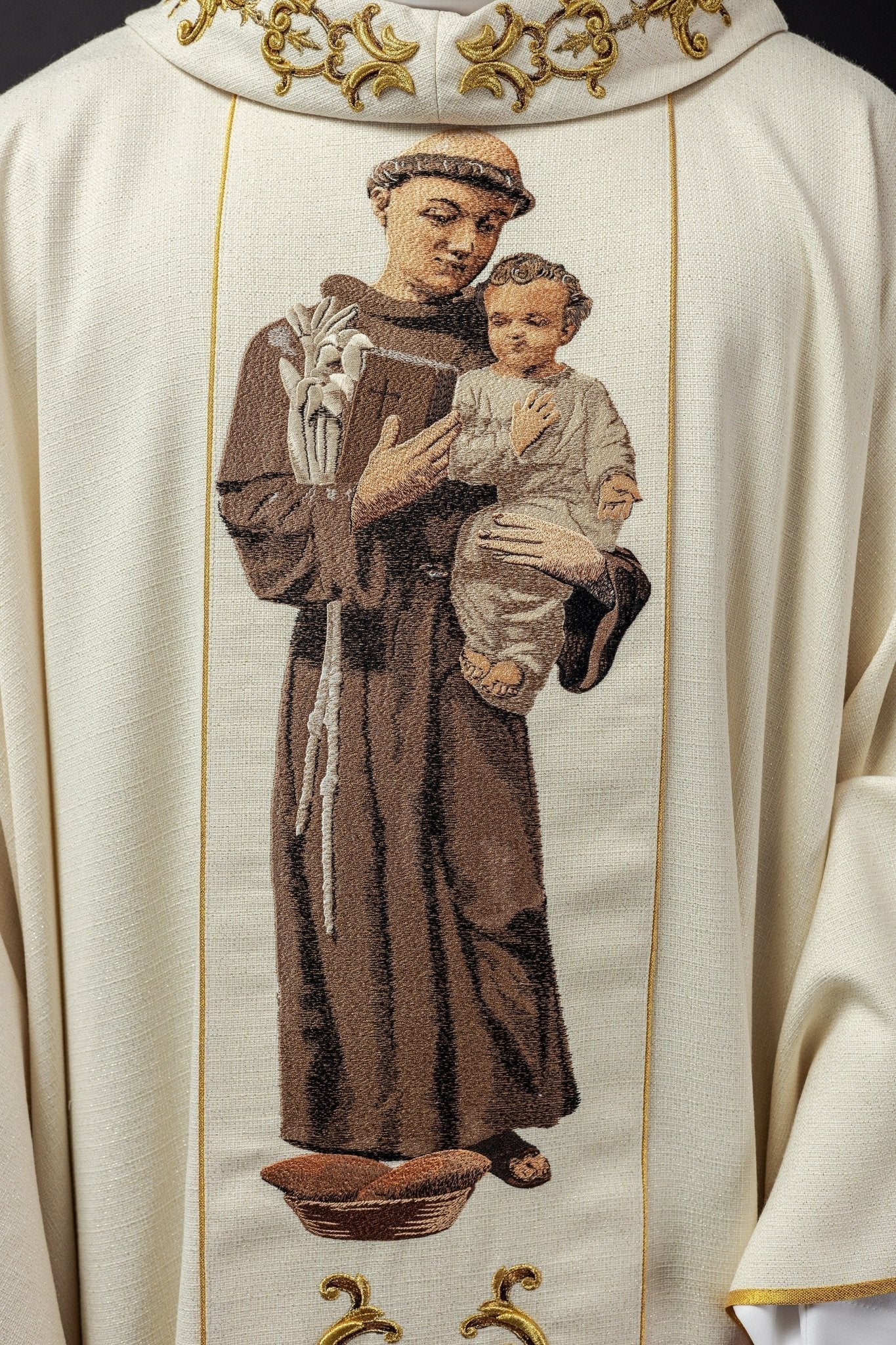 Casula bordada com imagem de Santo Antônio