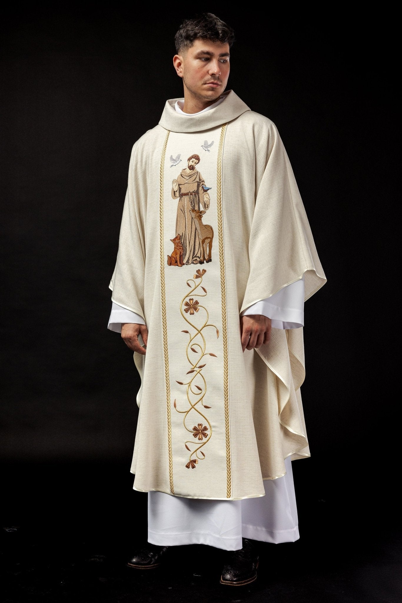 Casula bordada com imagem de São Francisco