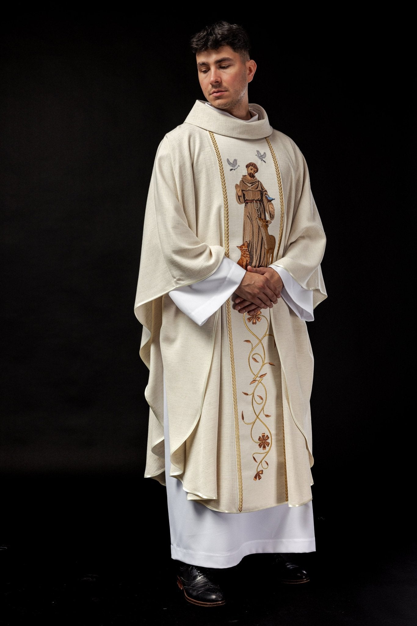 Casula bordada com imagem de São Francisco