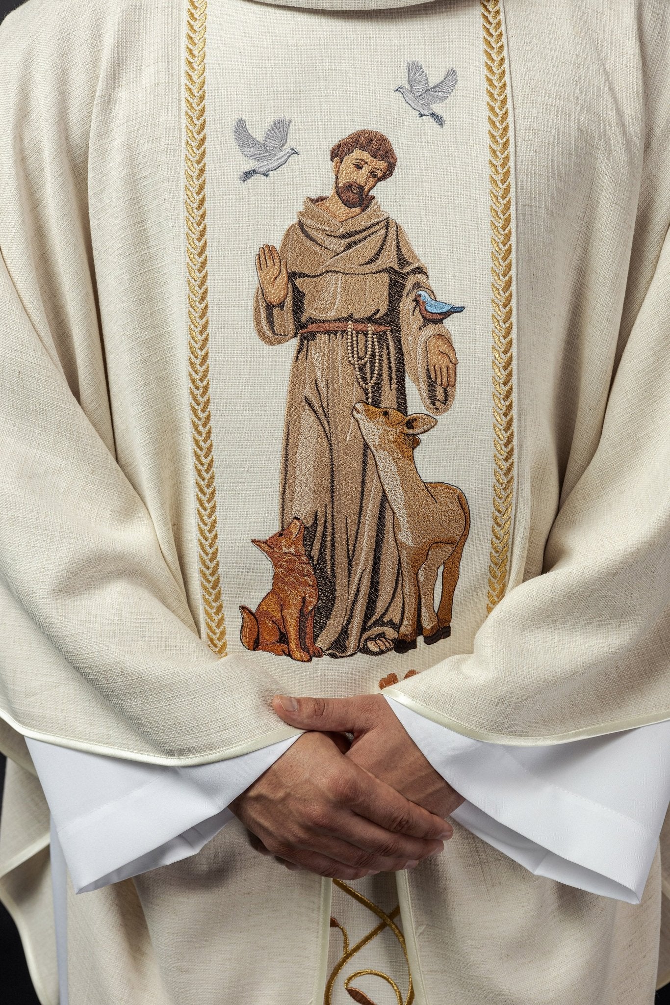 Casula bordada com imagem de São Francisco