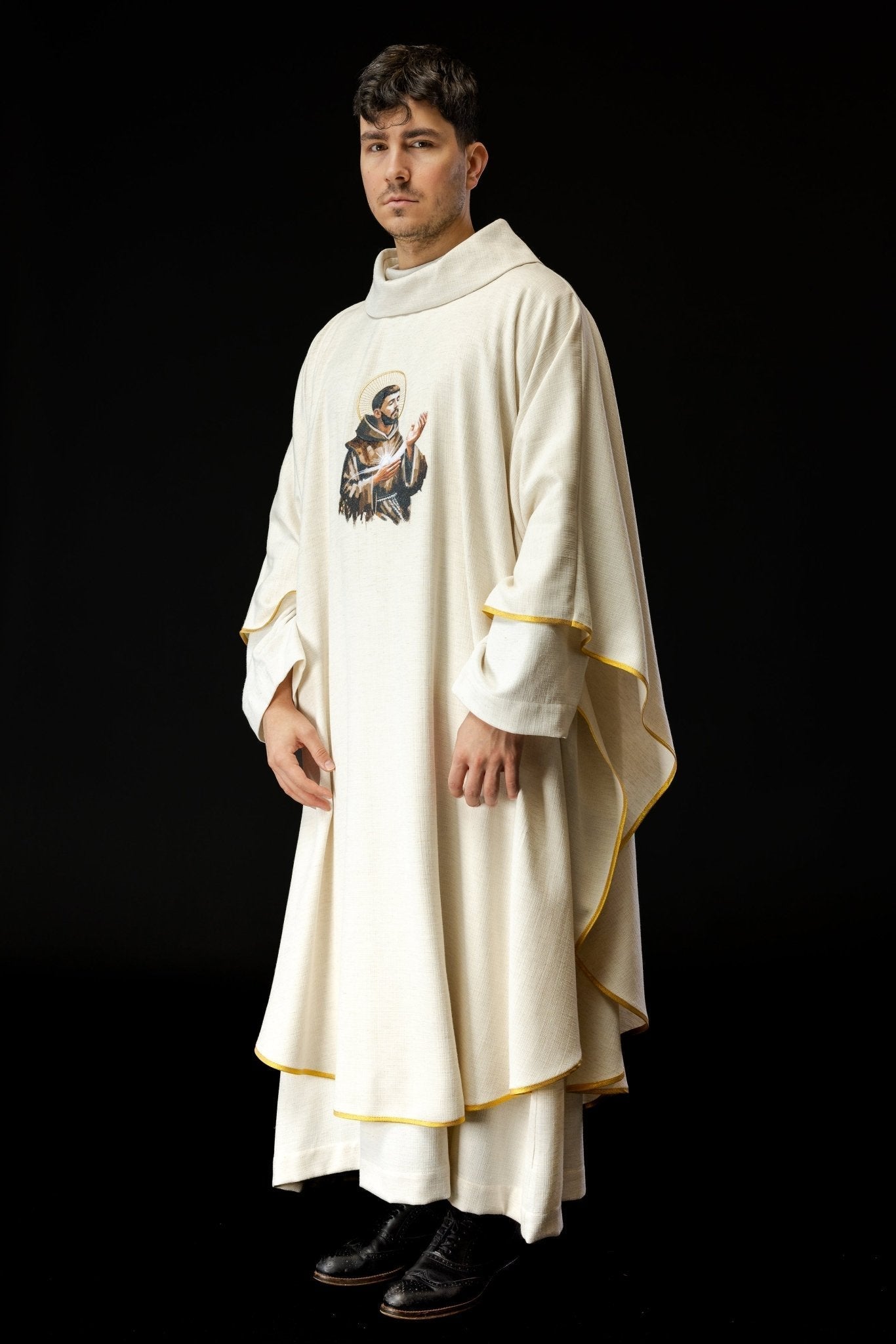 Casula bordada com imagem de São Francisco