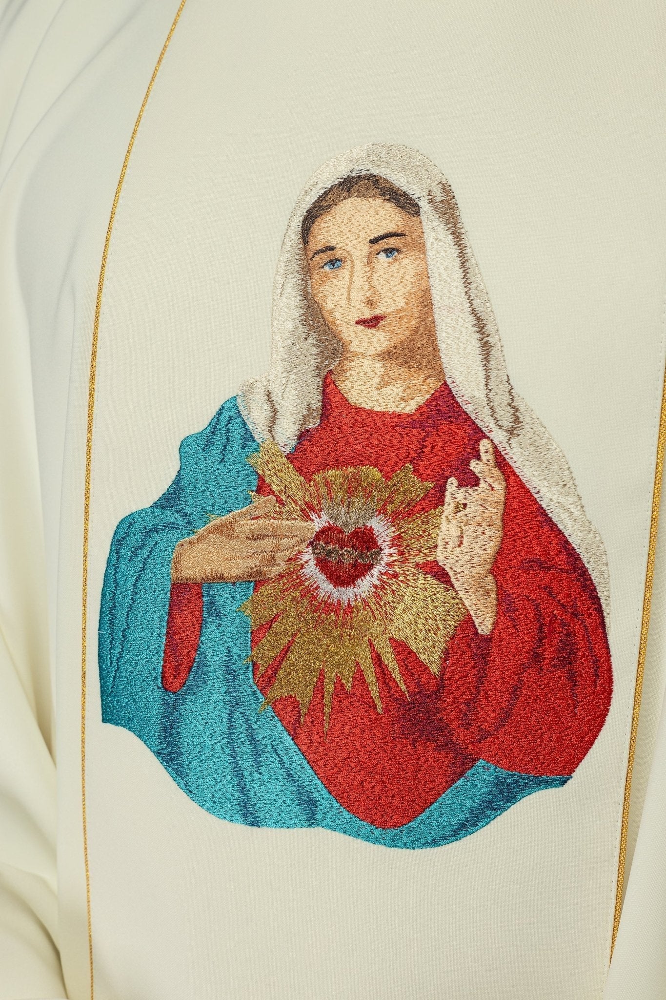 Casula bordada com imagem do Coração de Maria