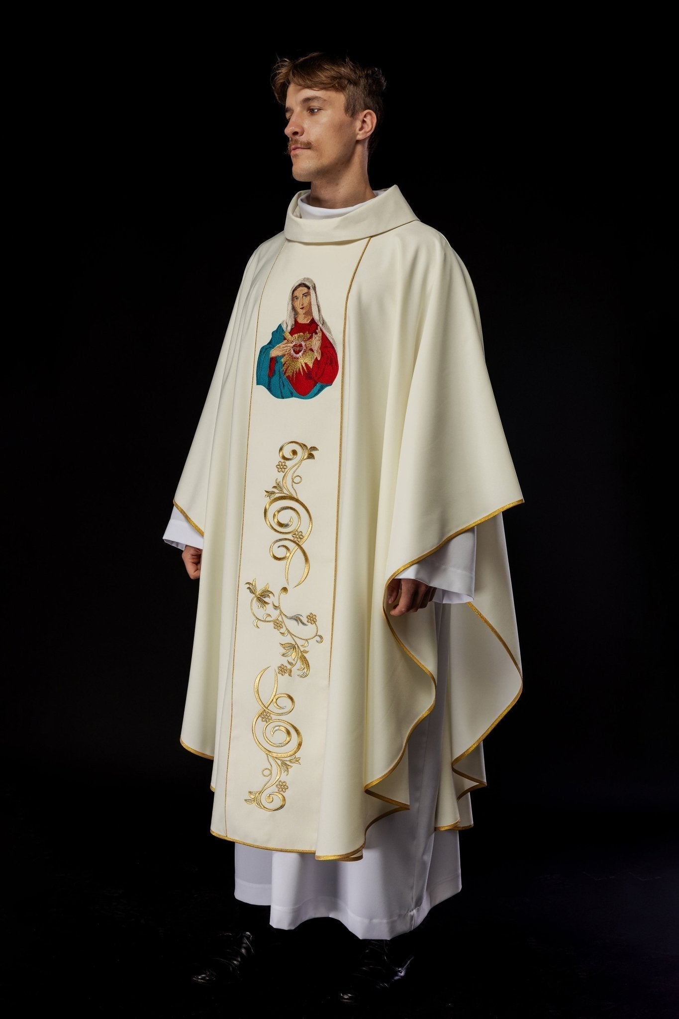 Casula bordada com imagem do Coração de Maria