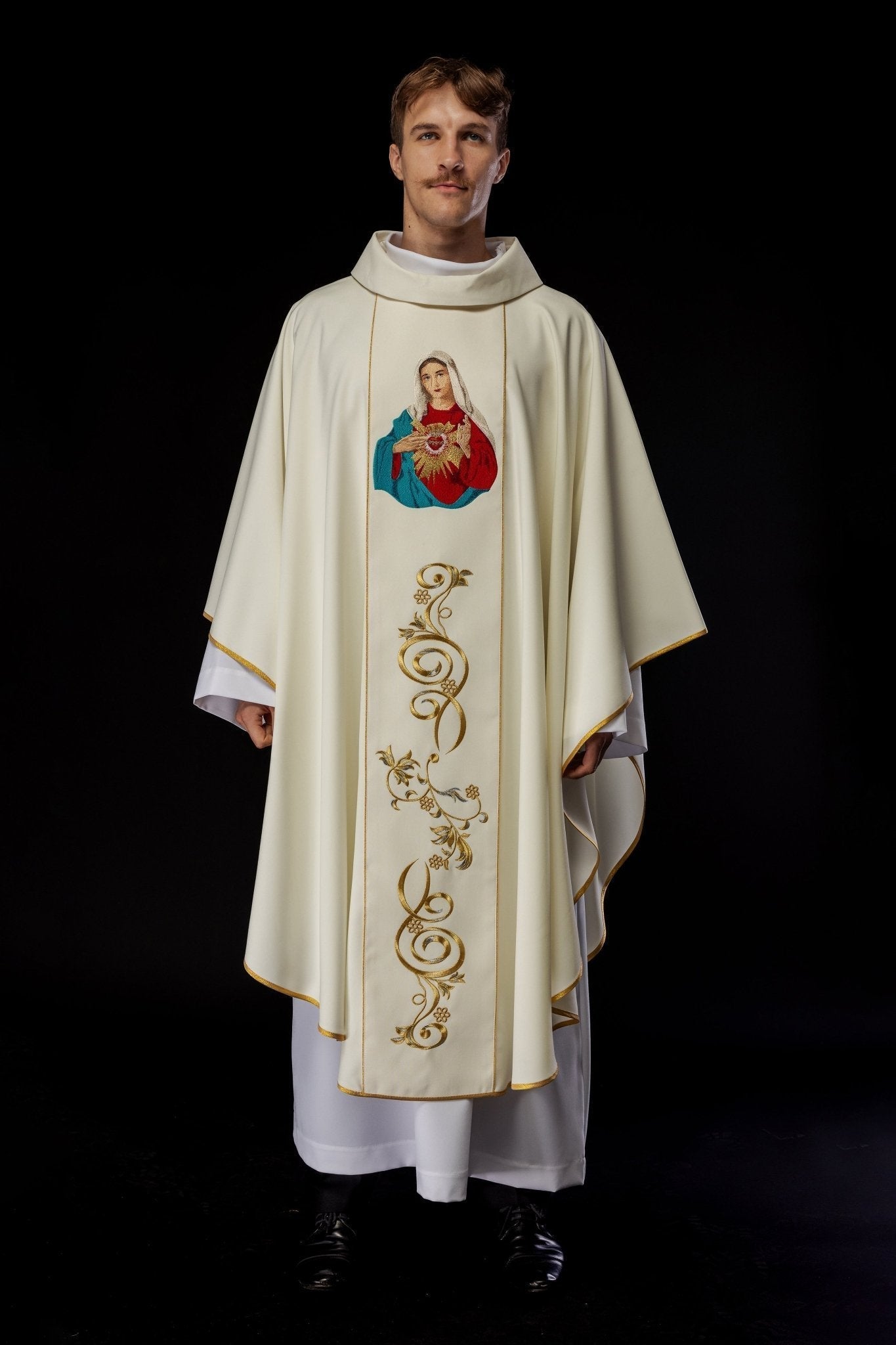 Casula bordada com imagem do Coração de Maria
