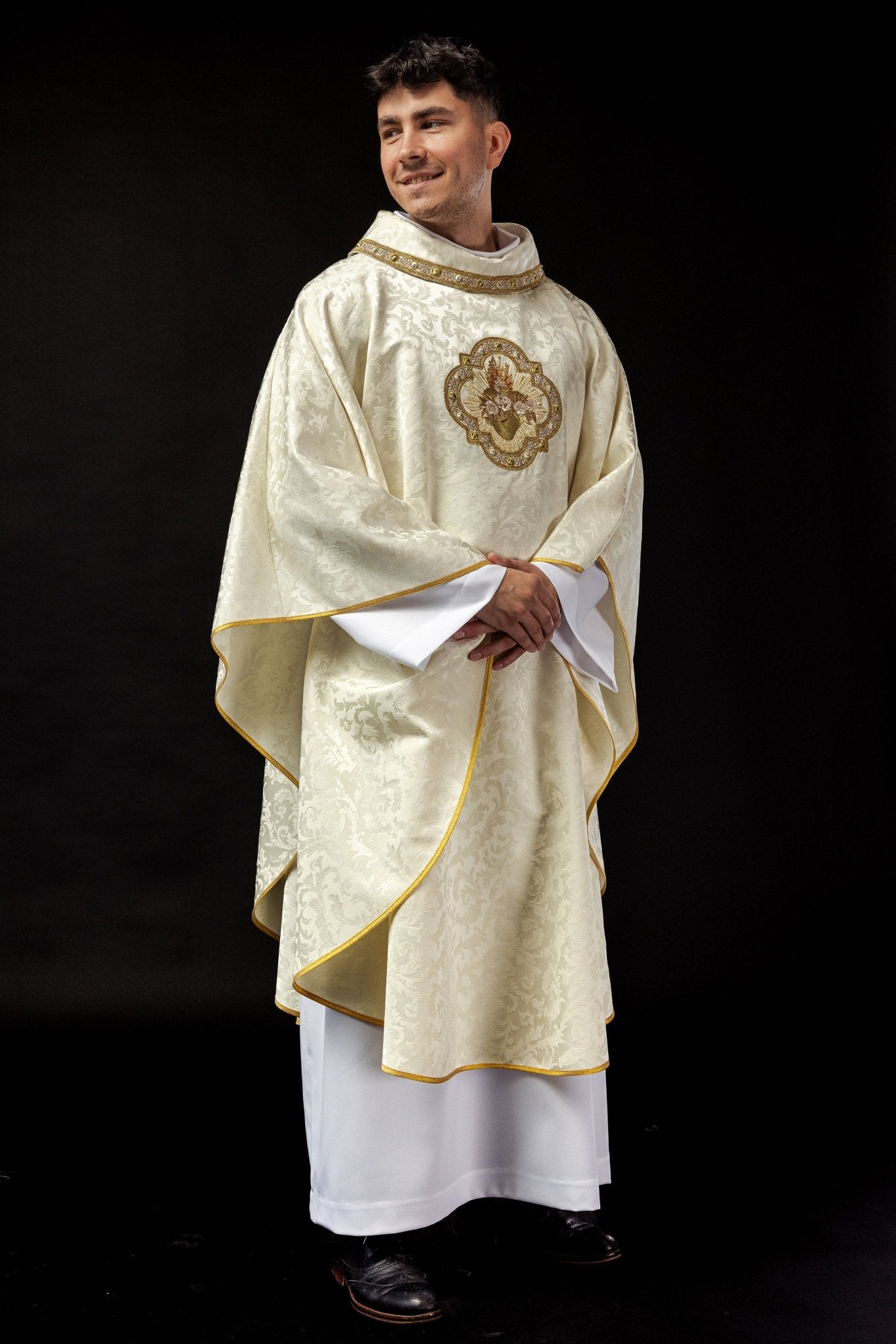 Casula bordada com motivo do Coração de Maria em jacquard