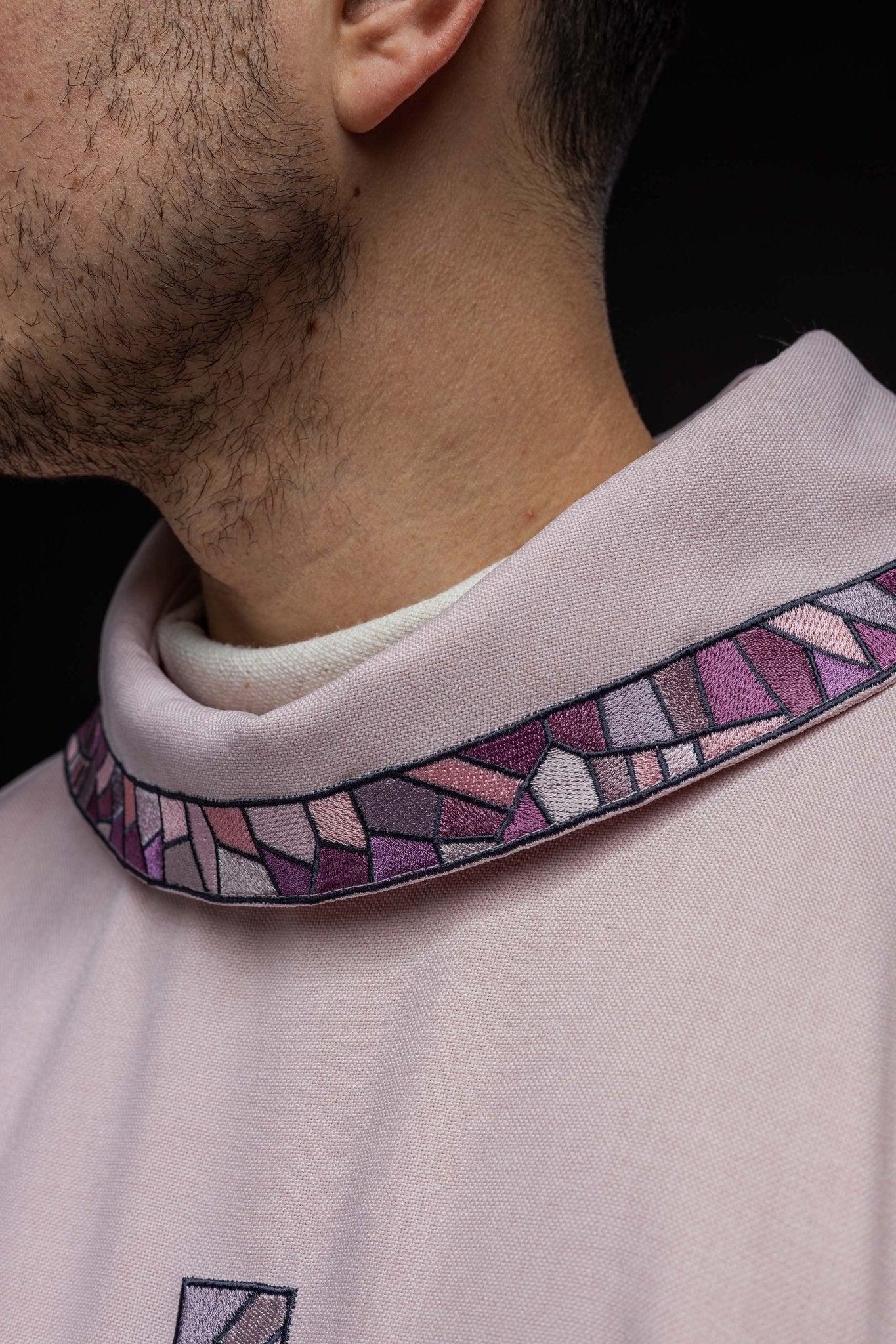 Casula bordada rosa com cruz mosaico