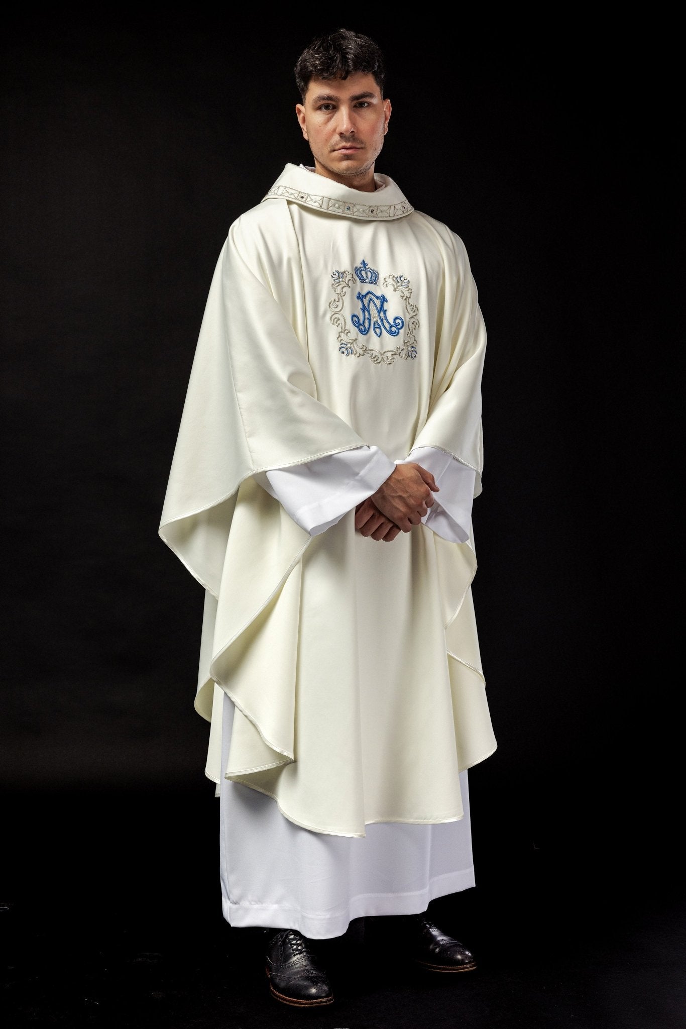 Casula mariana bordada