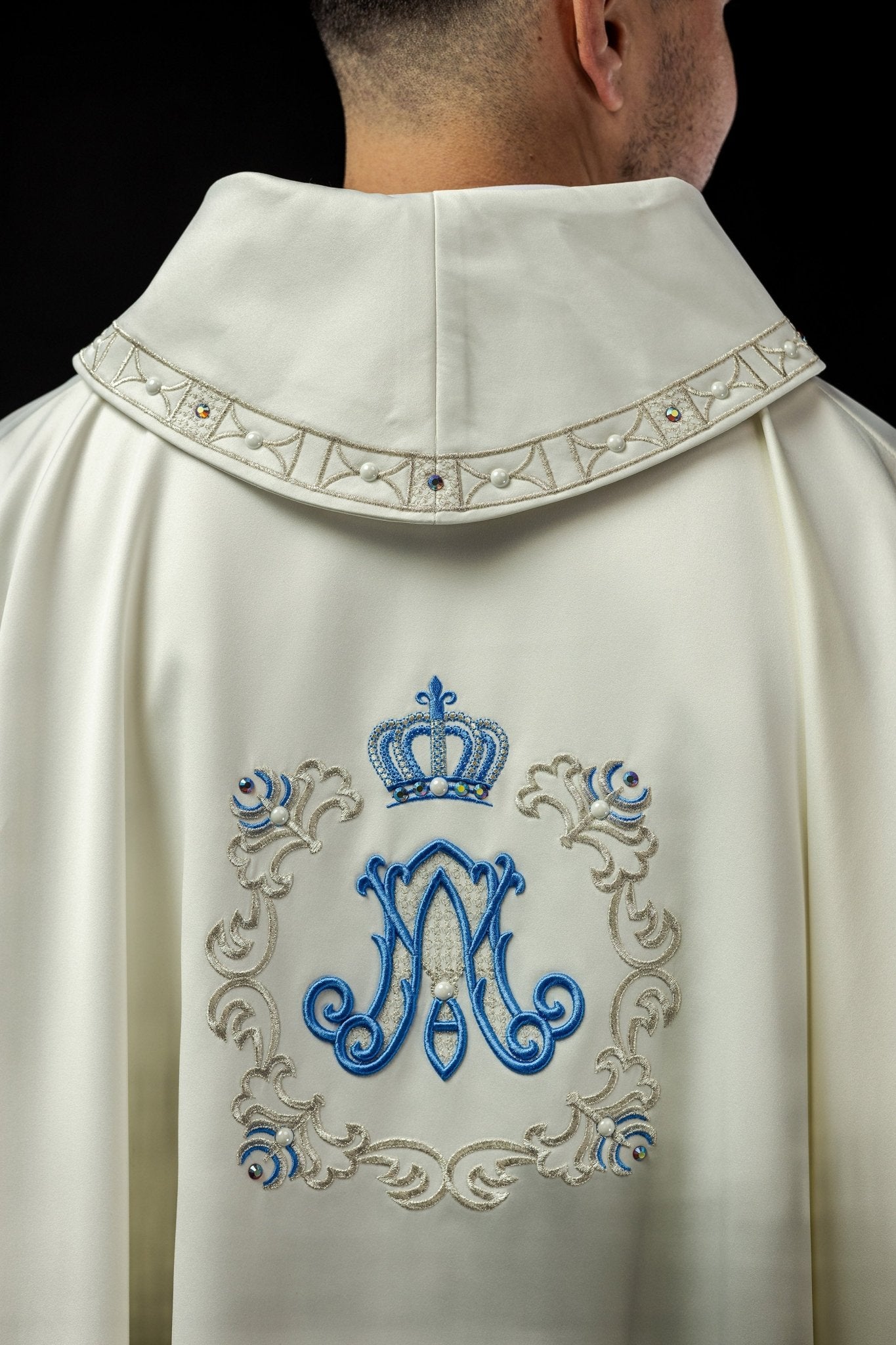Casula mariana bordada
