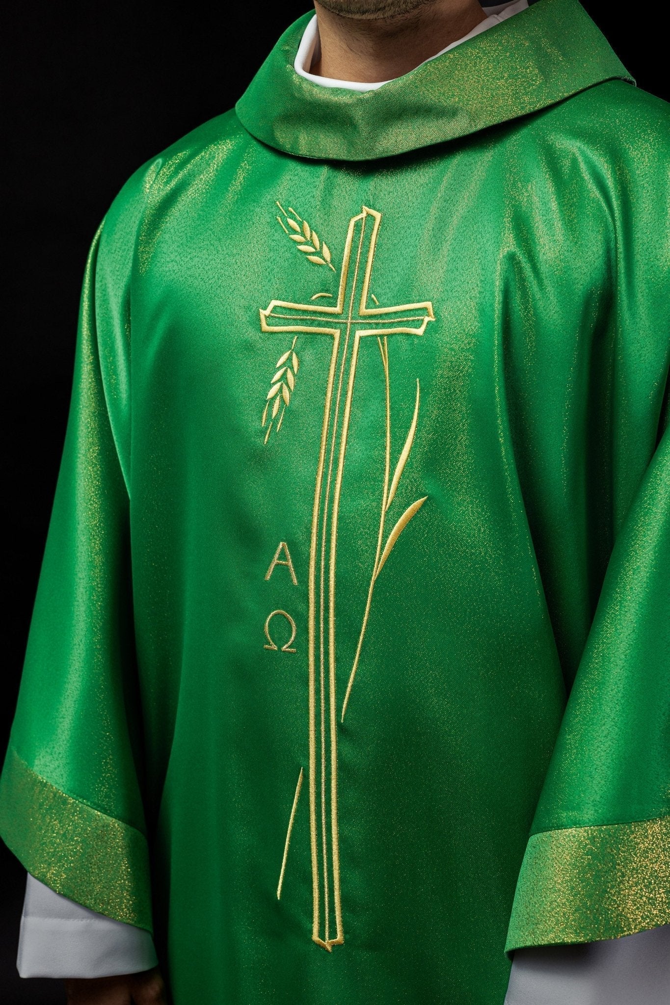 Casula verde com motivo de cruz e espiga