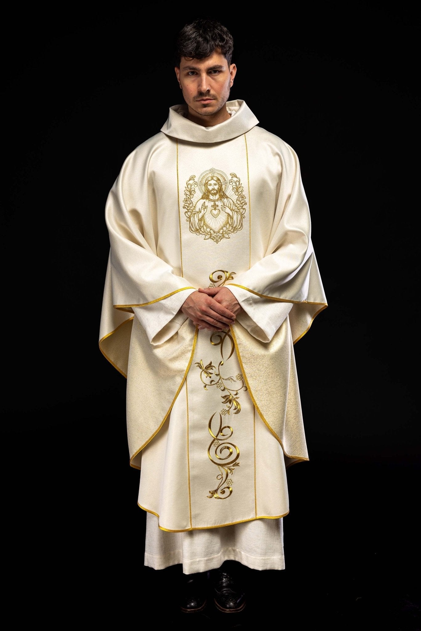 Casula creme com imagem do Sagrado Coração de Jesus