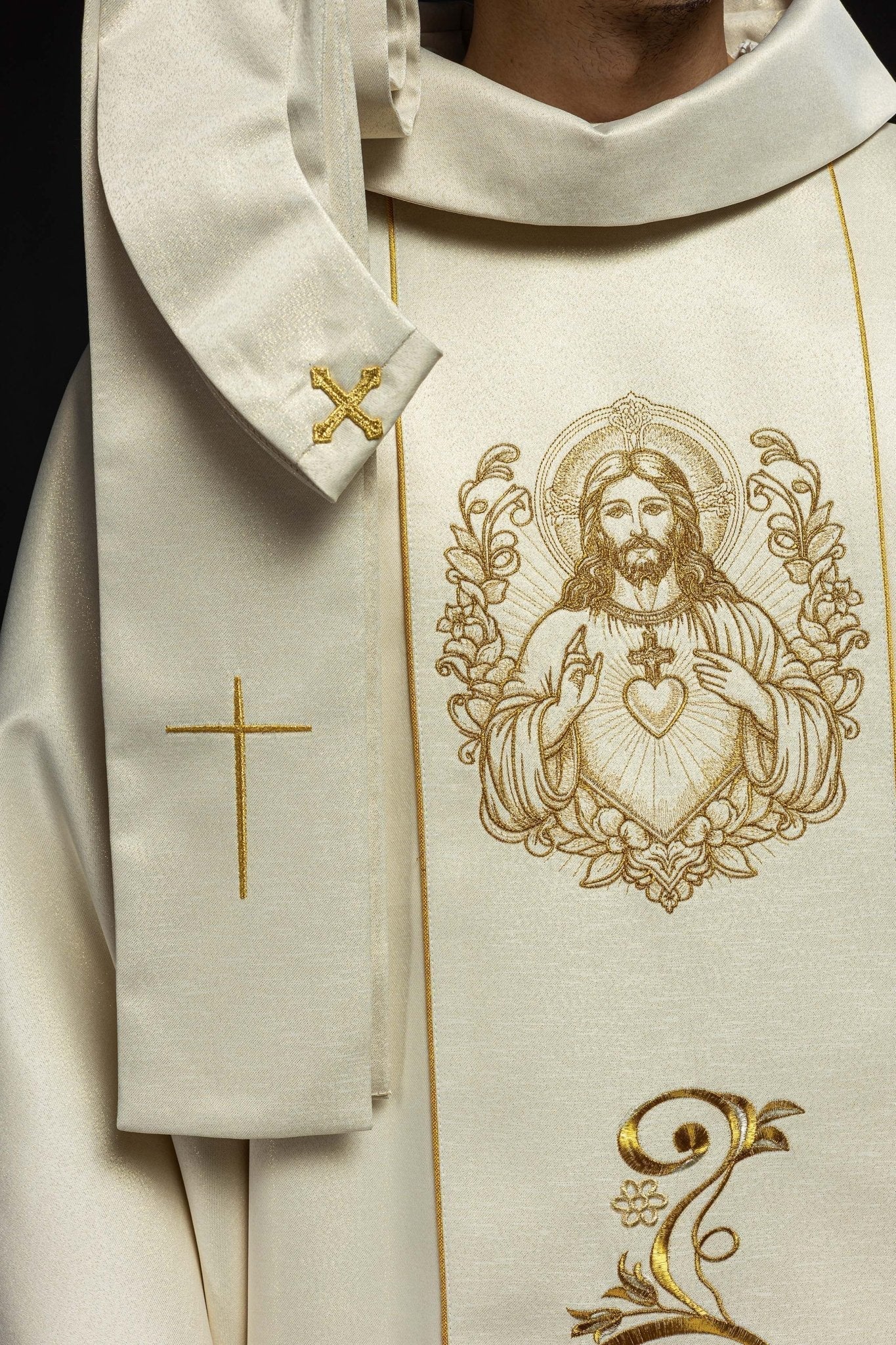 Casula creme com imagem do Sagrado Coração de Jesus