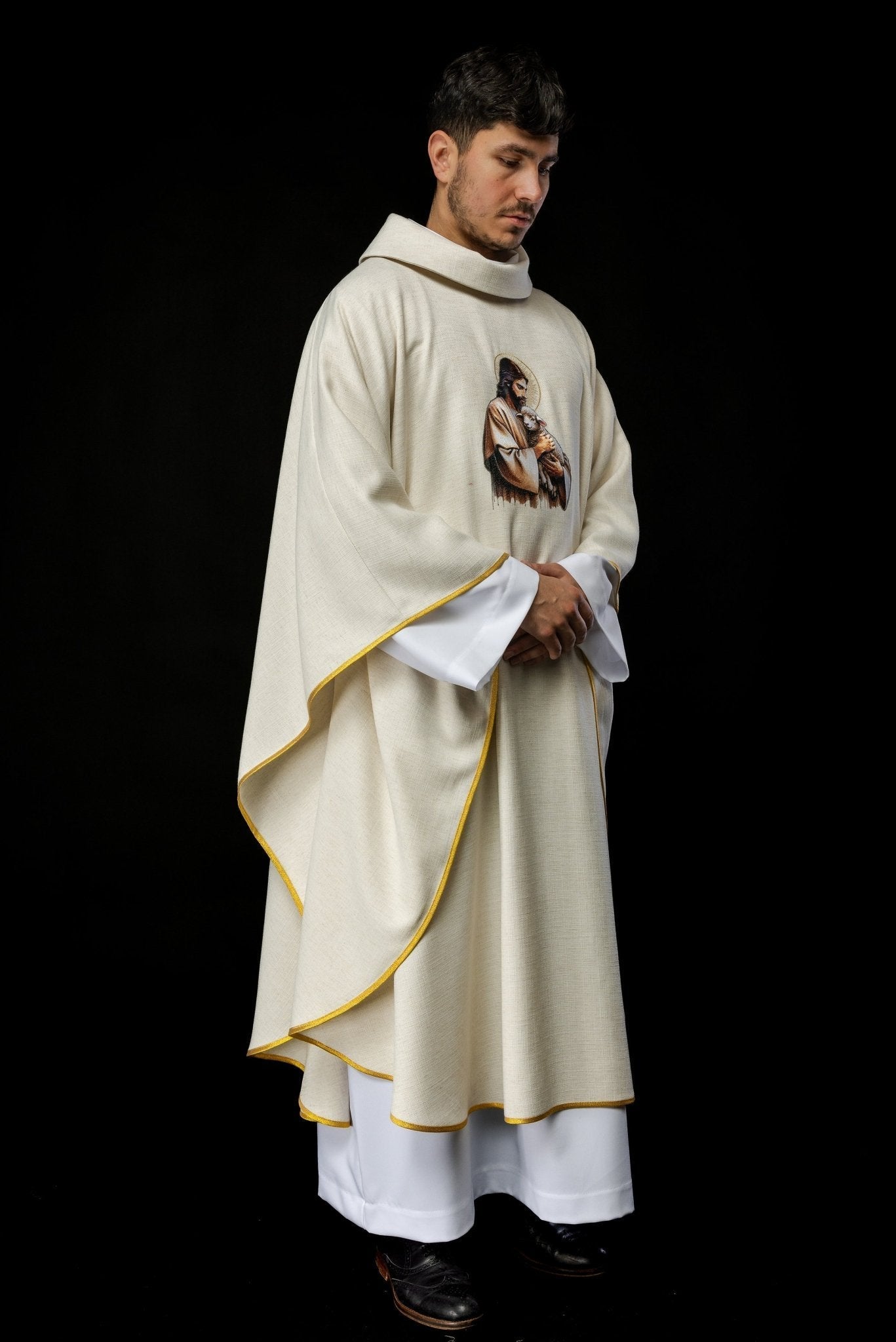 Casula creme com imagem de Jesus Bom Pastor com o Cordeiro