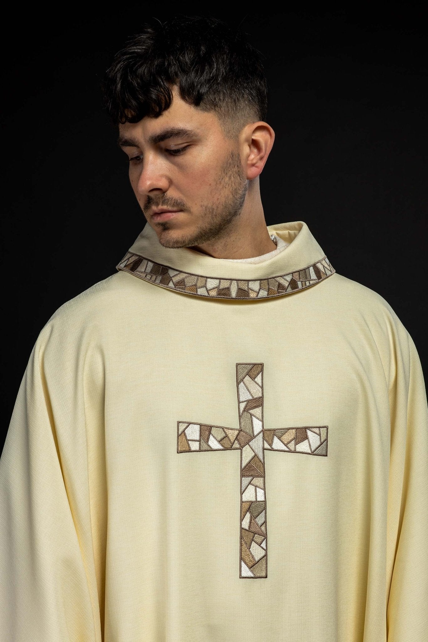 Casula bordada cruz creme