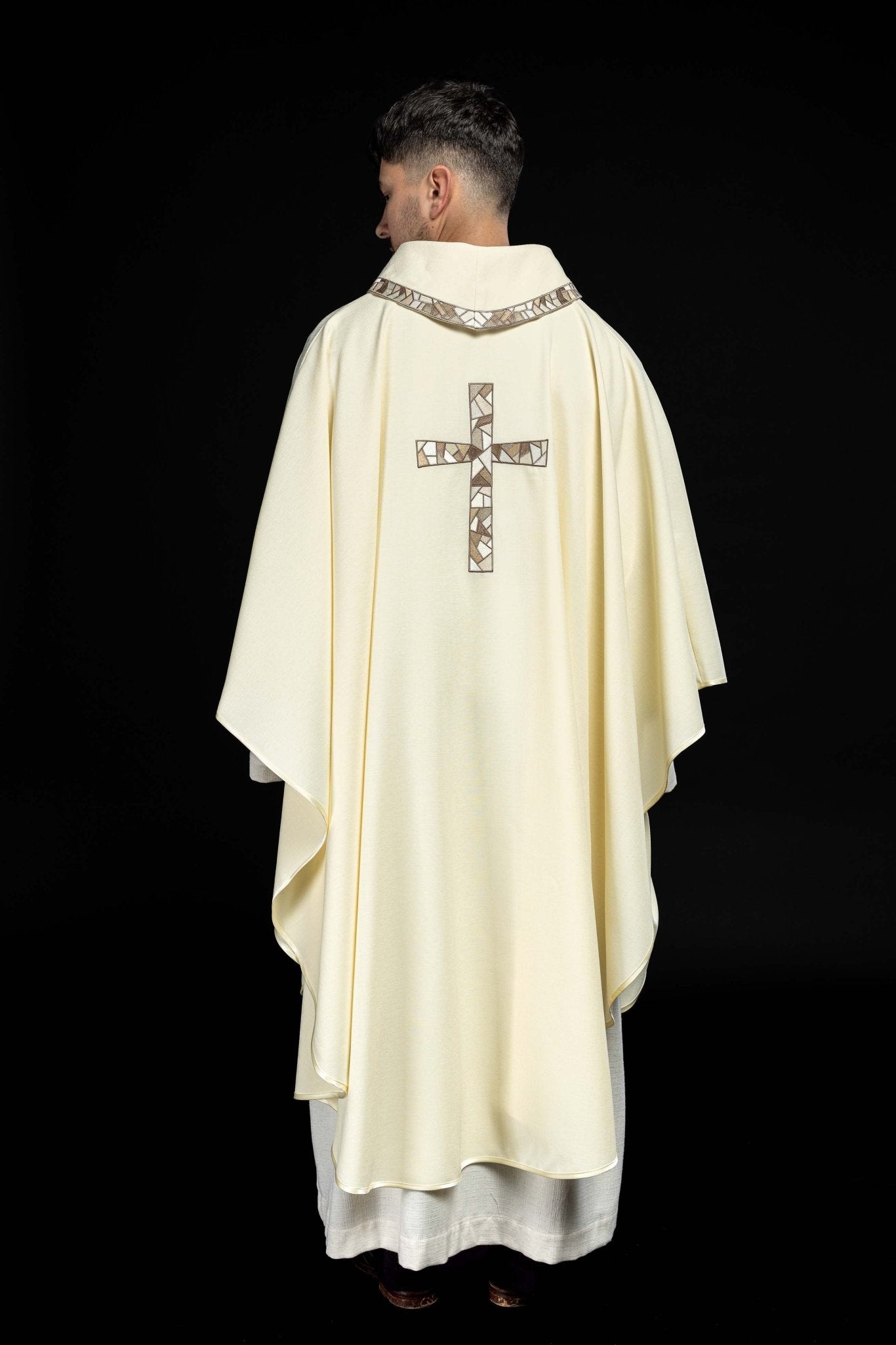 Casula bordada cruz creme