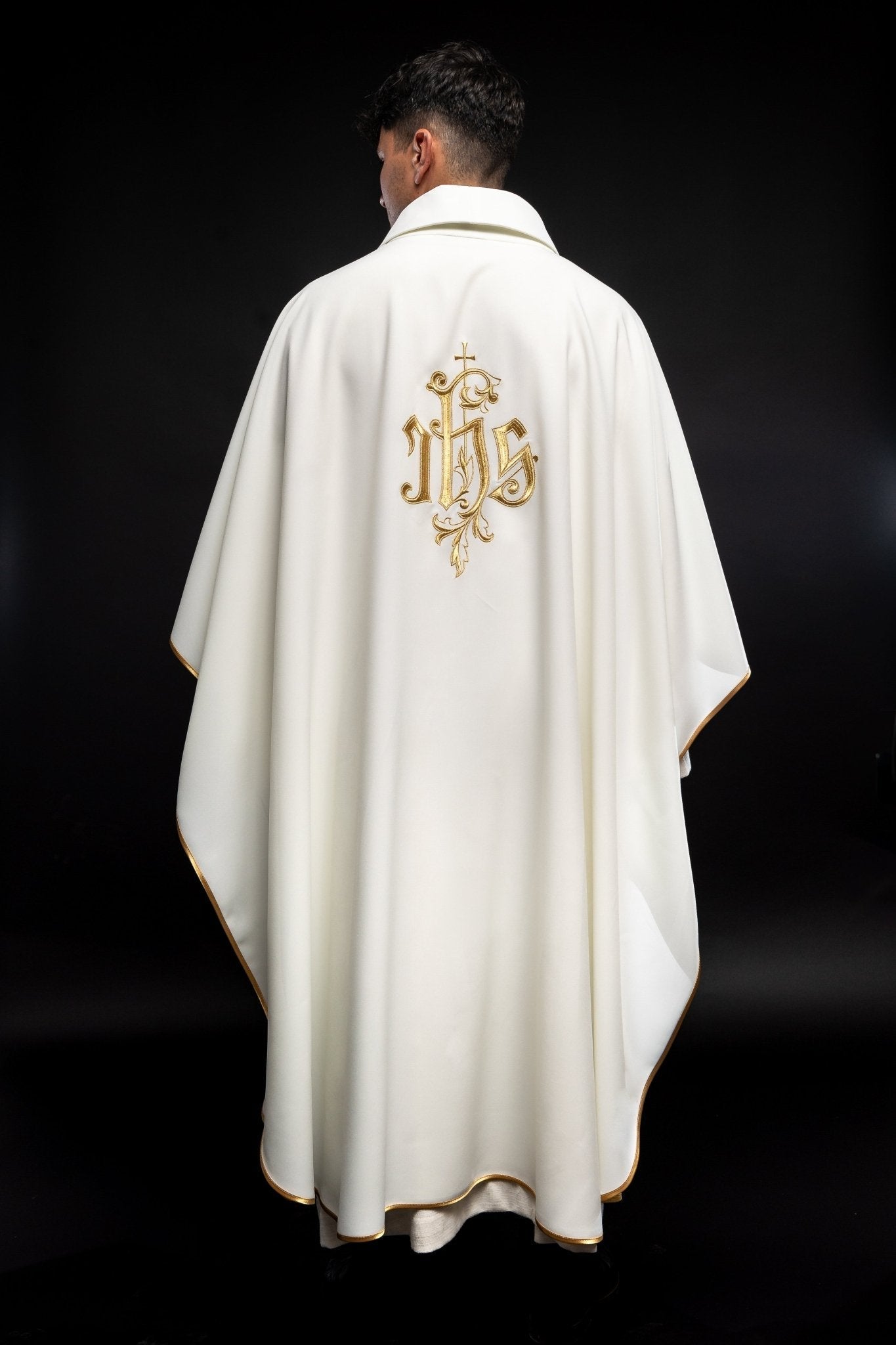 Casula creme com bordado dourado IHS