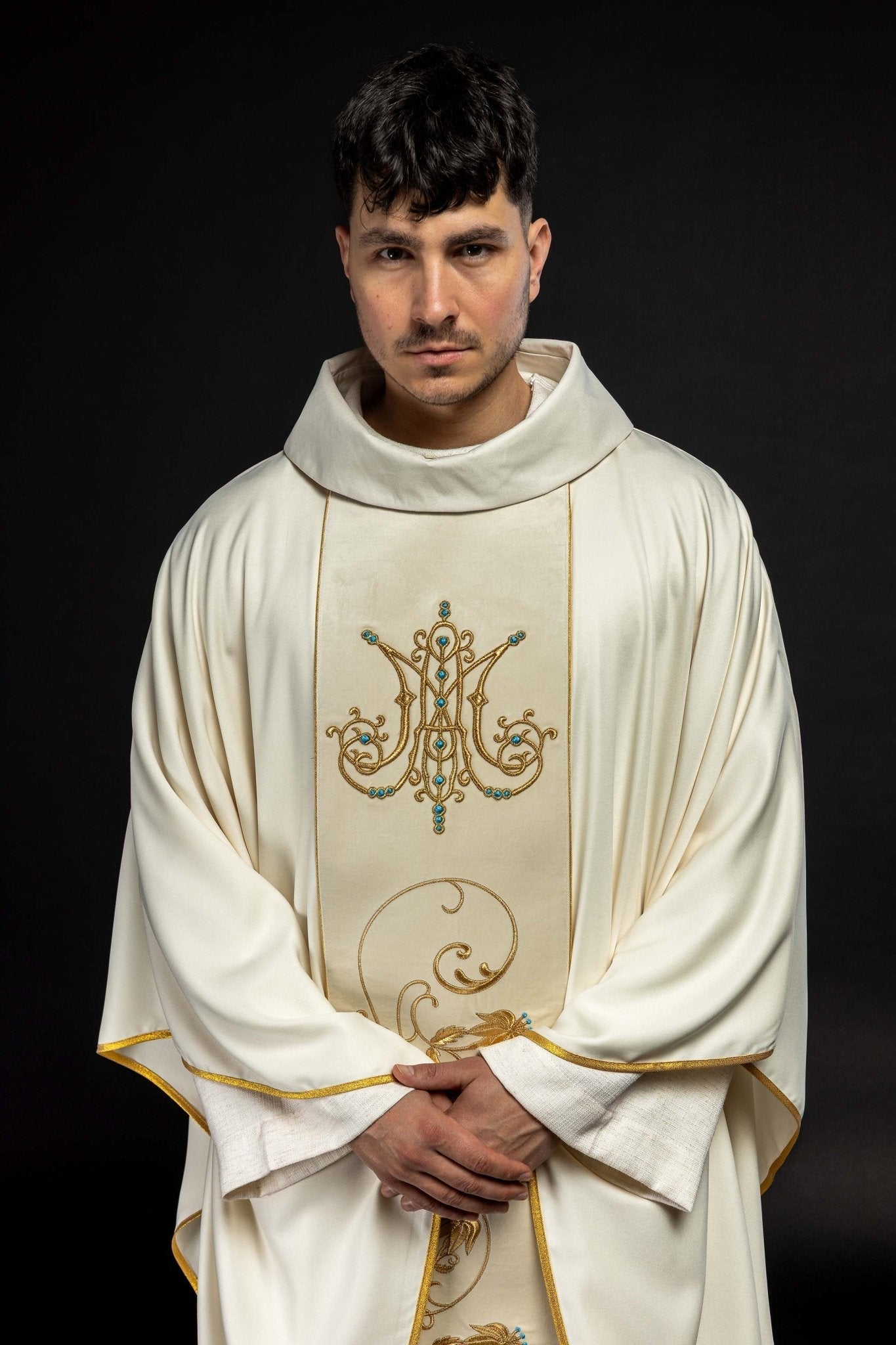 Casula mariana com faixa de veludo creme