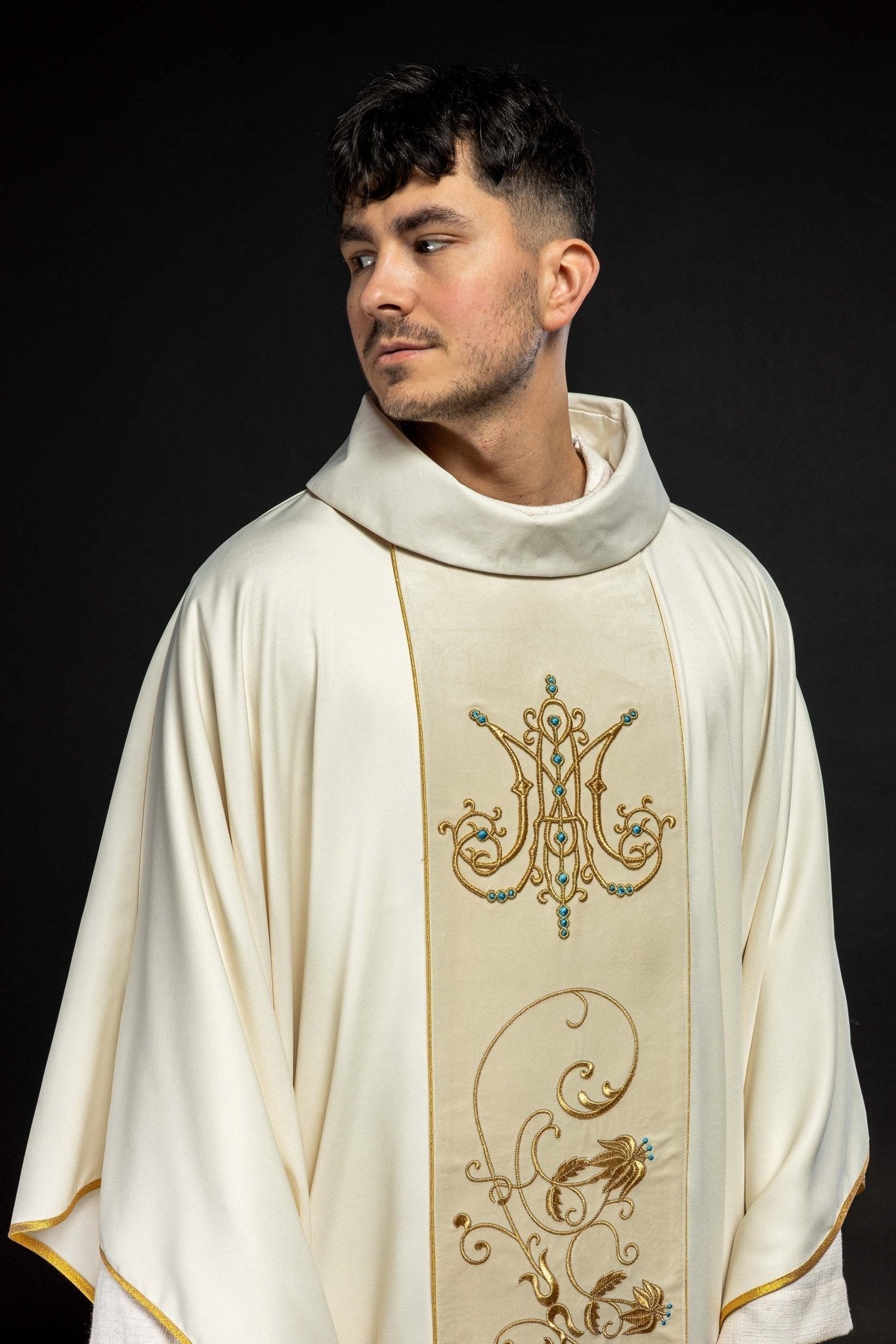 Casula mariana com faixa de veludo creme