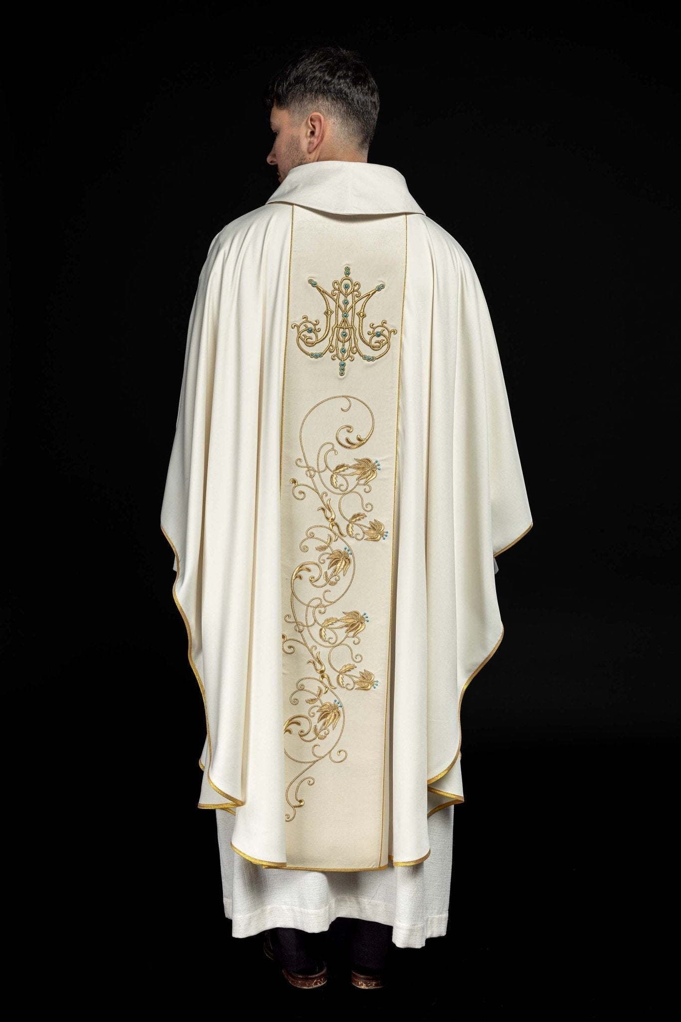 Casula mariana com faixa de veludo creme