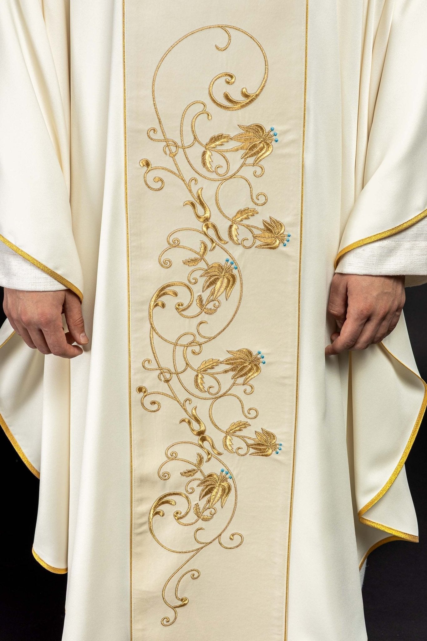 Casula mariana com faixa de veludo creme