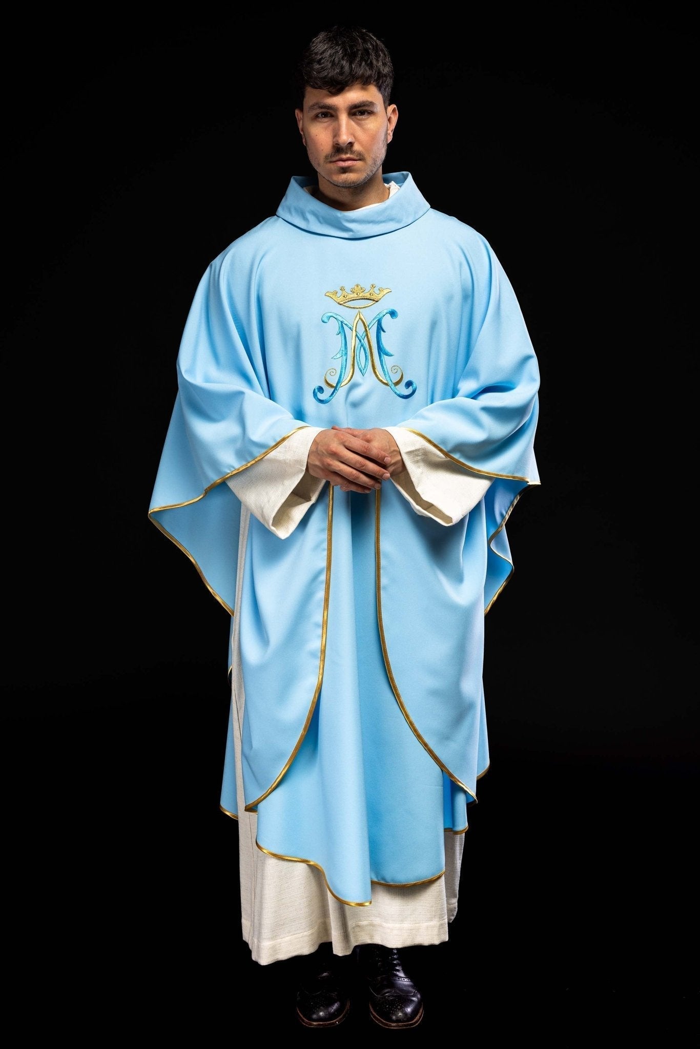 Casula azul com bordado mariano