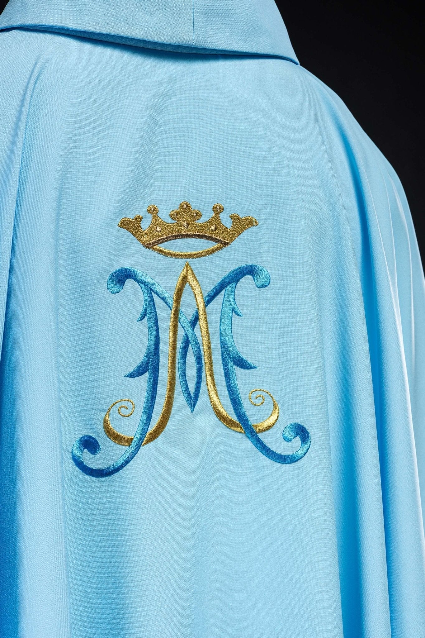 Casula azul com bordado mariano